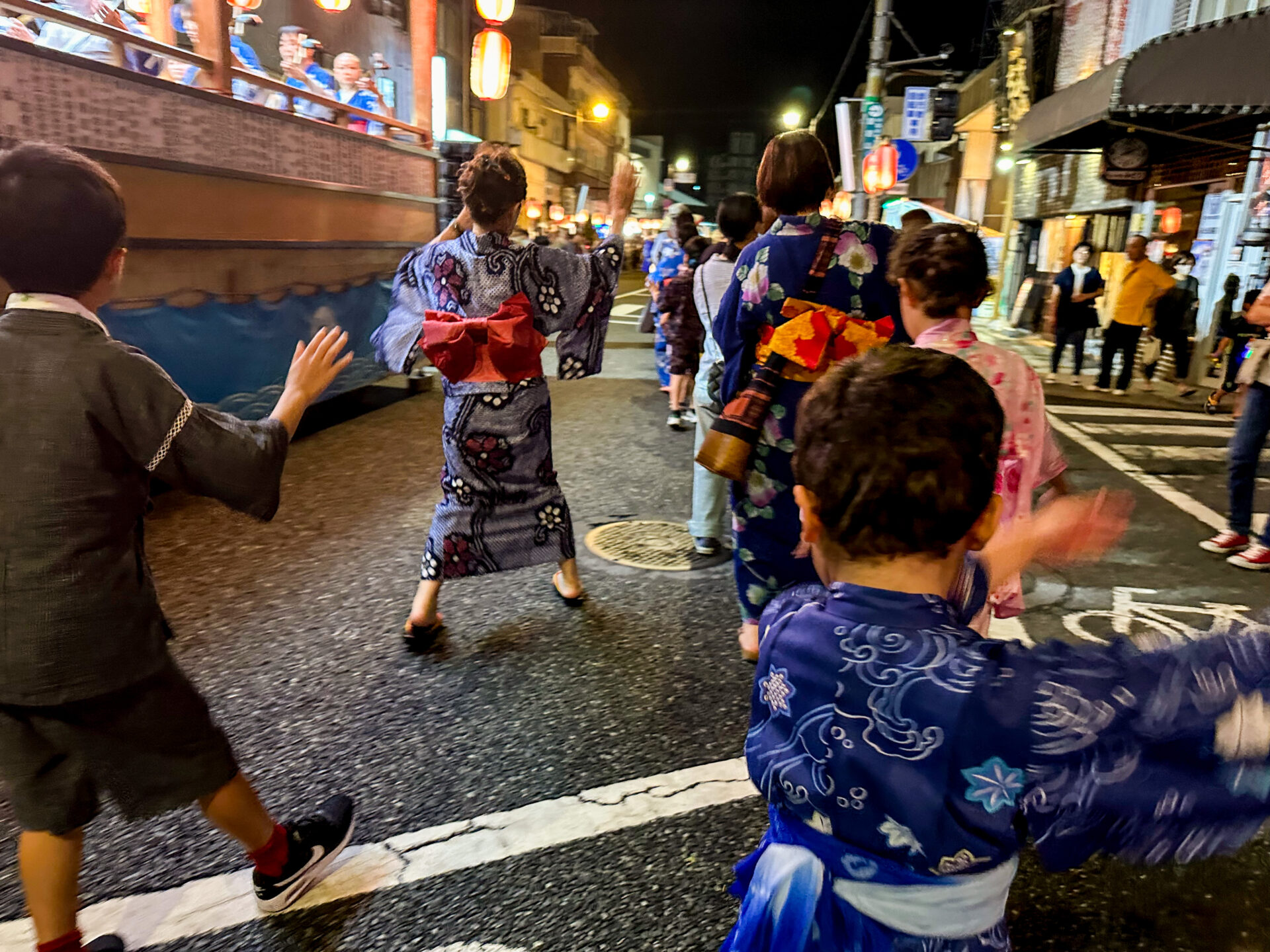 松山踊り（地踊り）とヤトサ踊り