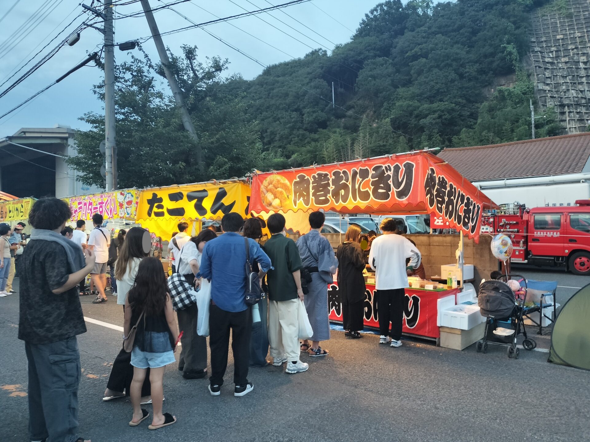 Line in front of the food stalls