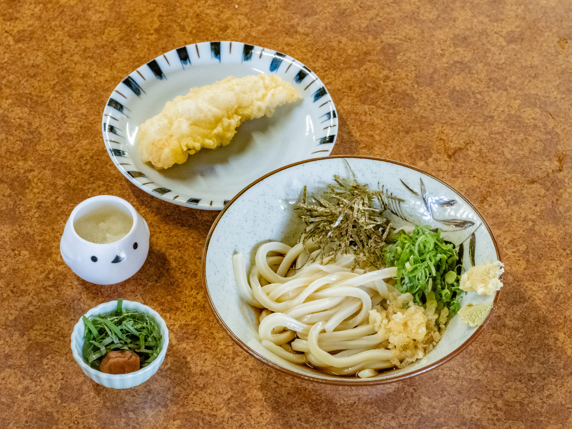 くらしき名玄：ぶっかけうどん 小（冷）+梅シソ+ダイコンおろし+とり天