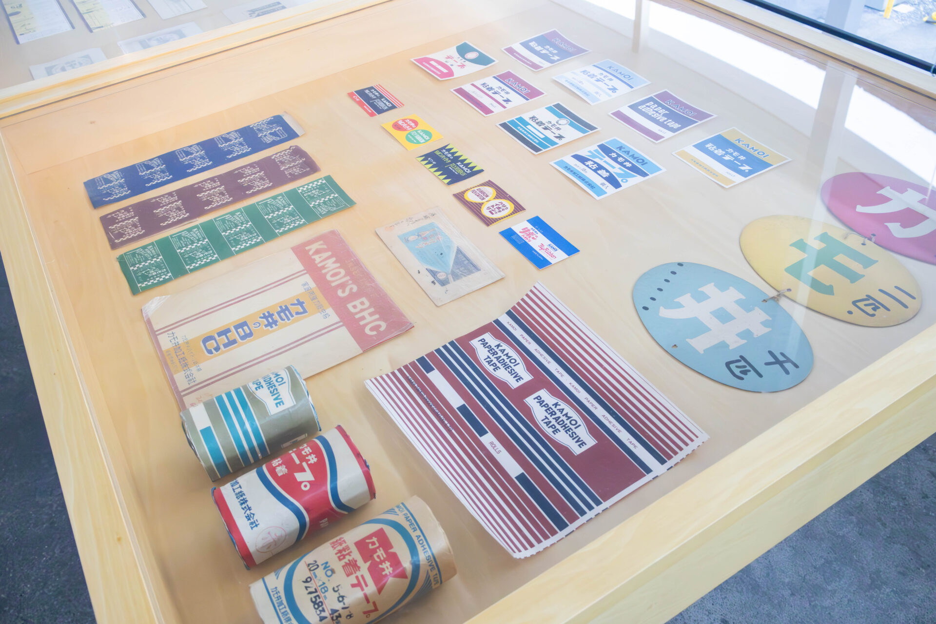 カモ井加工紙の史料展示