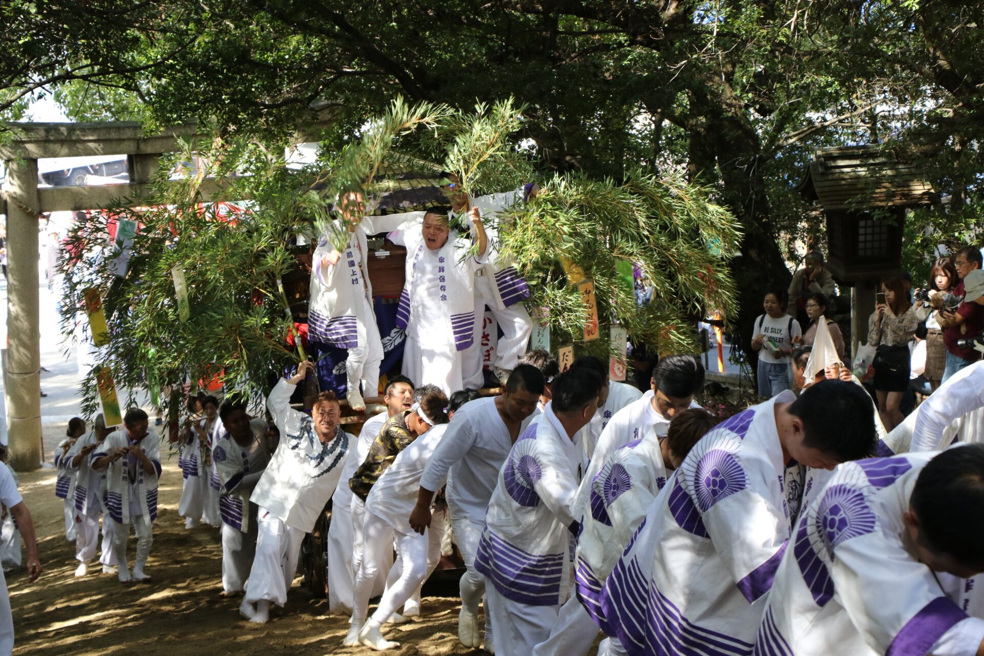 写真提供:鴻八幡宮