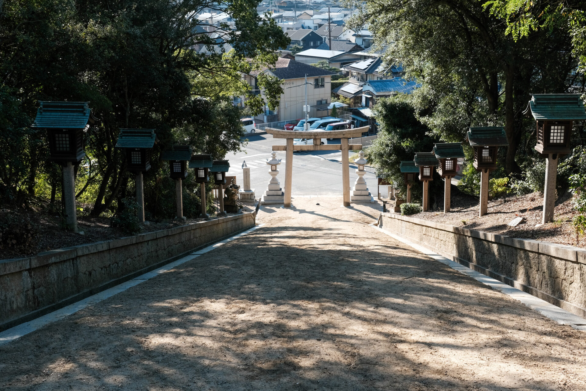 鴻八幡宮表参道を、上から見下ろす