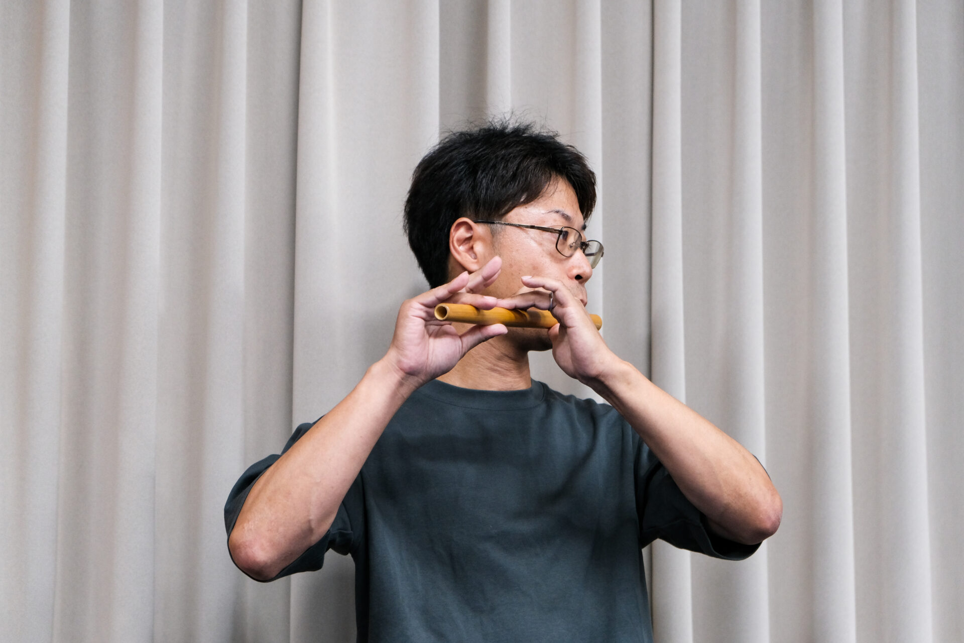篠笛を吹く木山さん