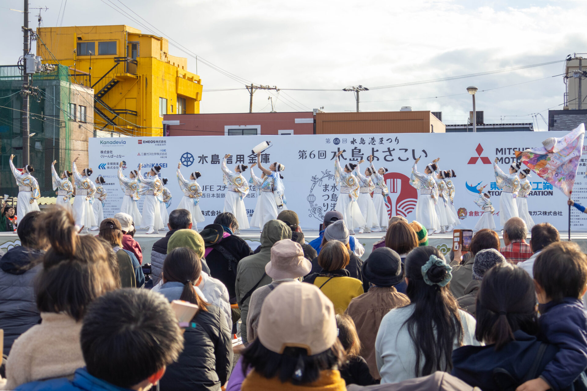 ステージ上でも披露されるよさこい