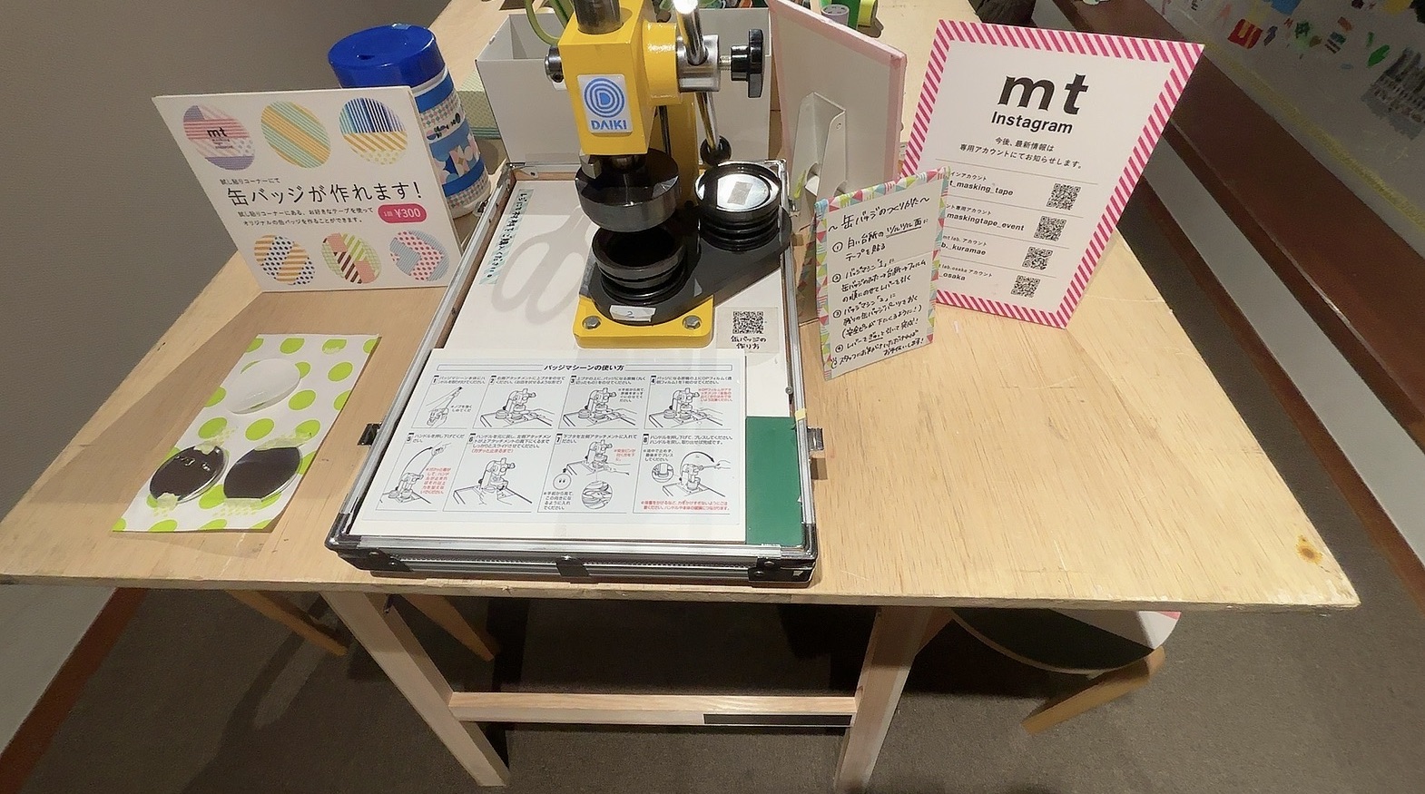 缶バッチが作れるブース