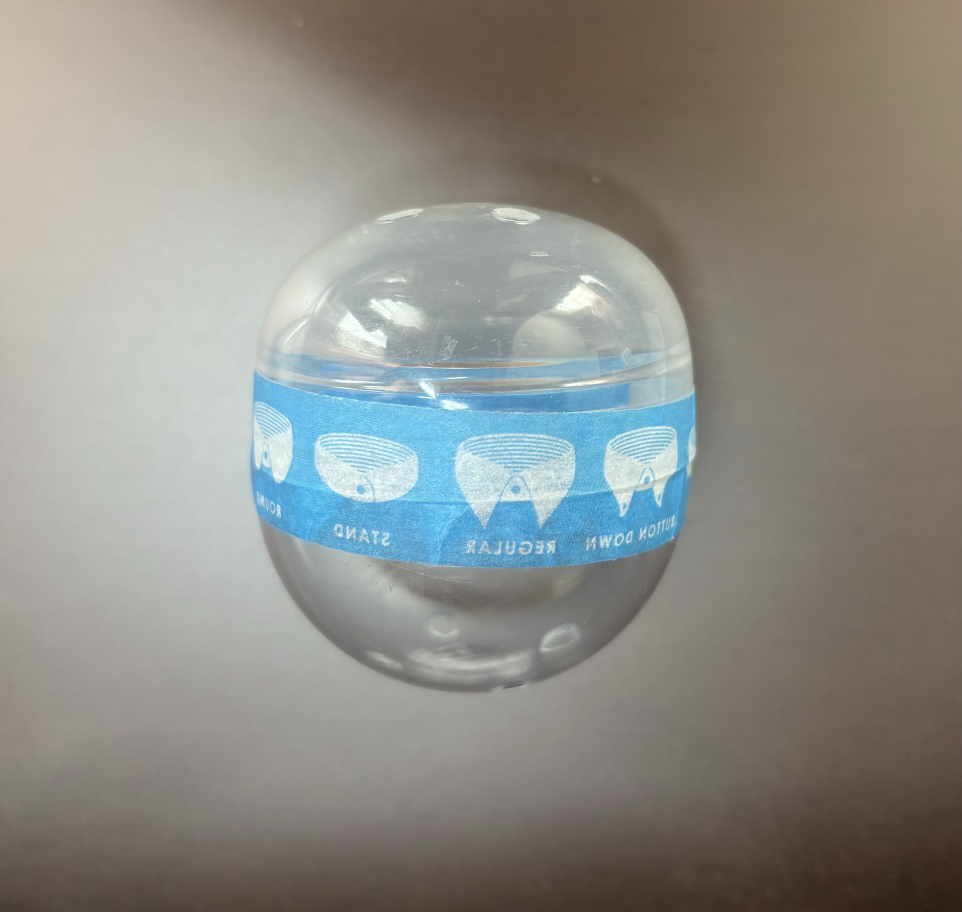 カプセルに入ったマスキングテープ
