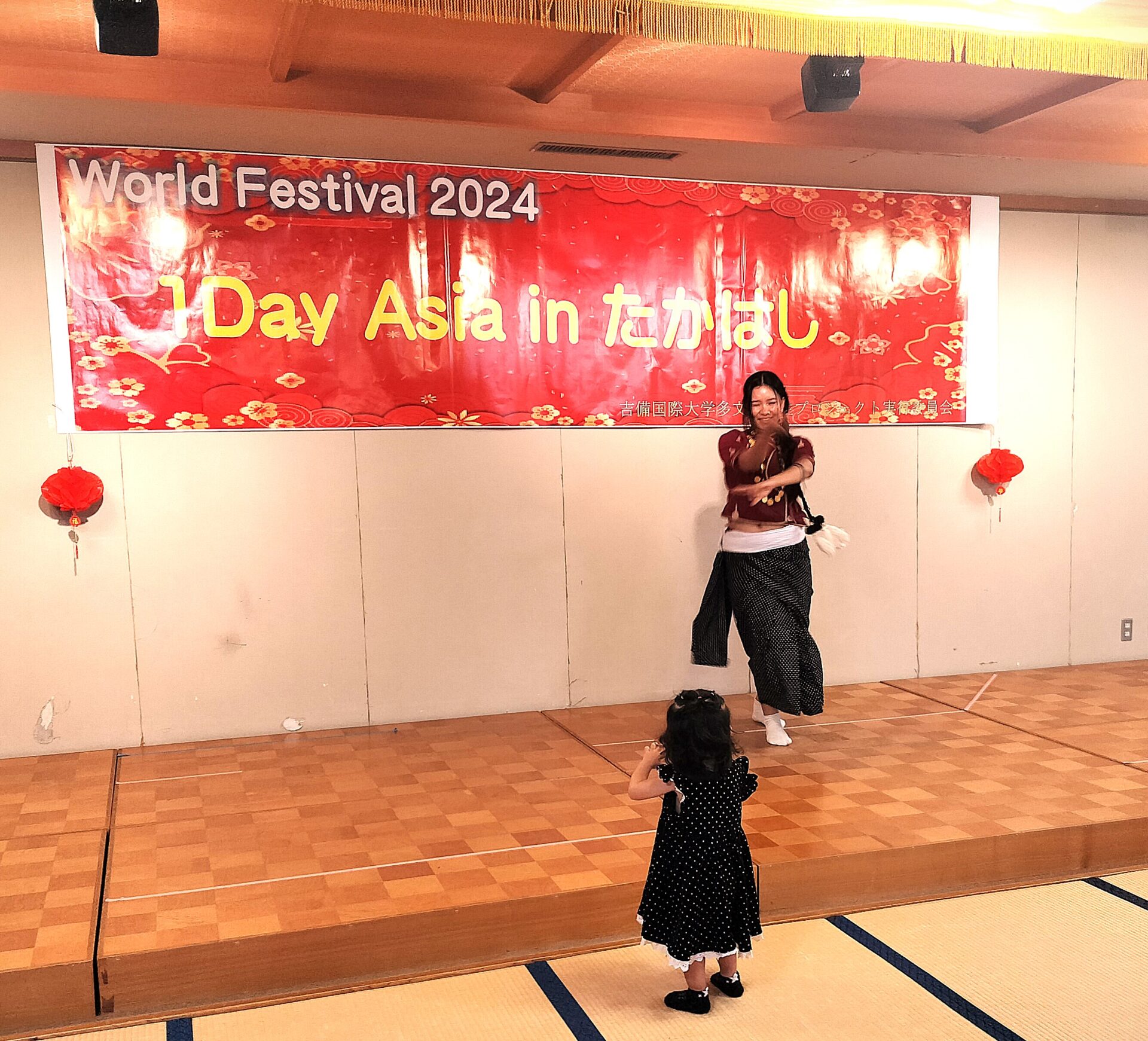 ネパールダンスと子供