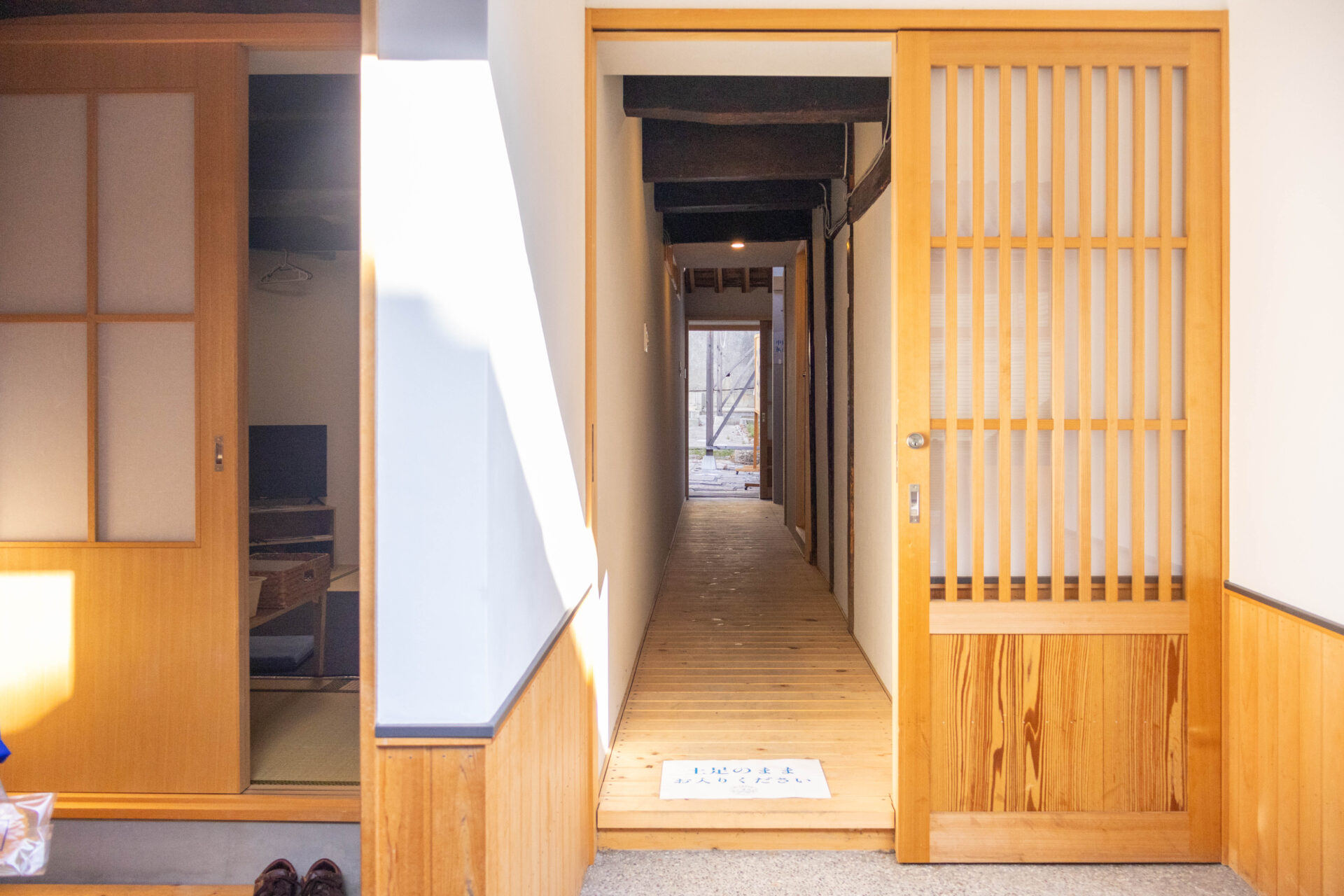 2階の部屋へ進む道