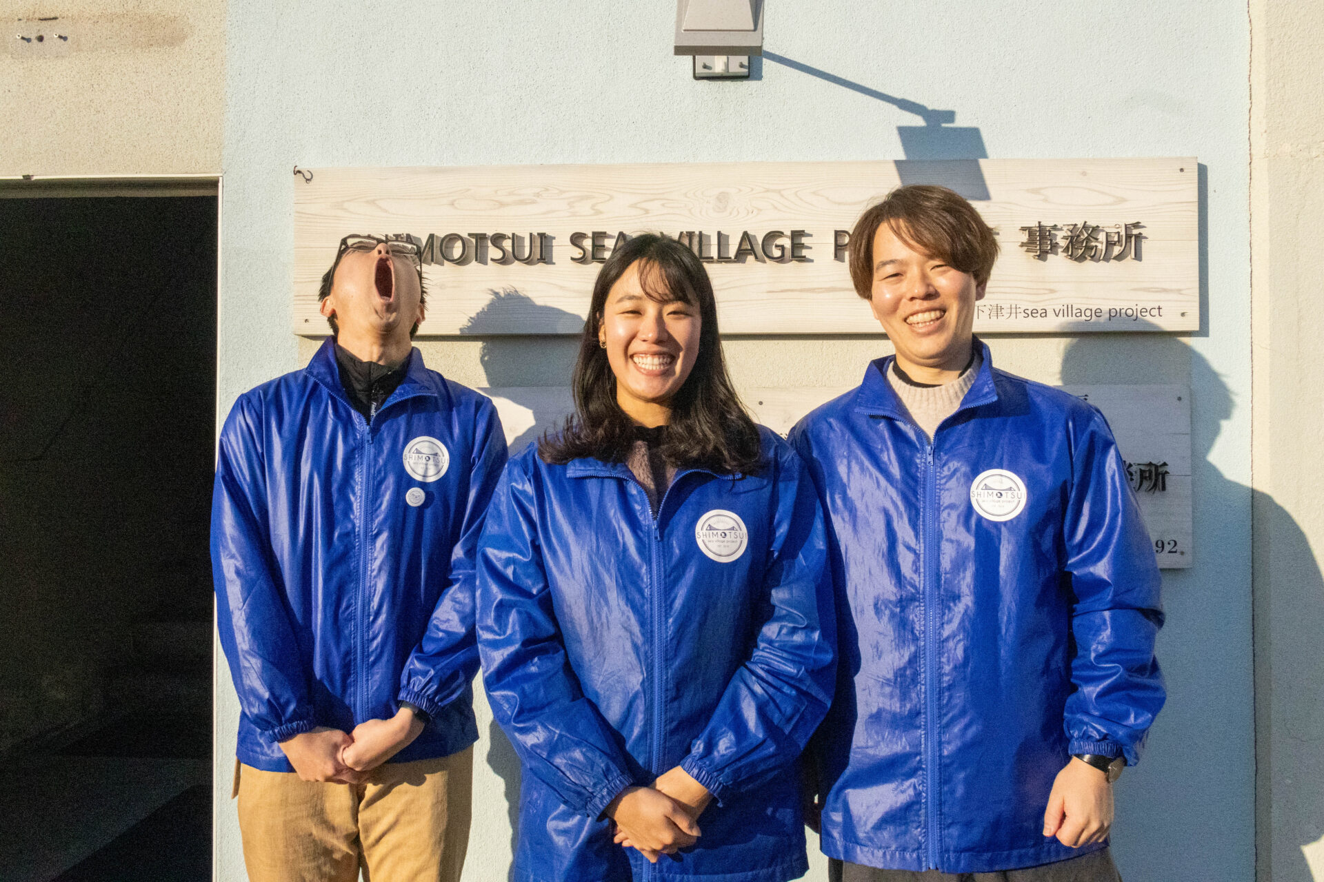 しもついシービレッジプロジェクトに携わる3人。左から、福川（ふくかわ）さん・中臣（なかとみ）さん・菅野（すがの）さん