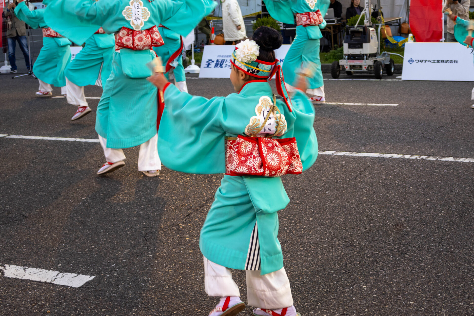 よさこいを踊る子ども