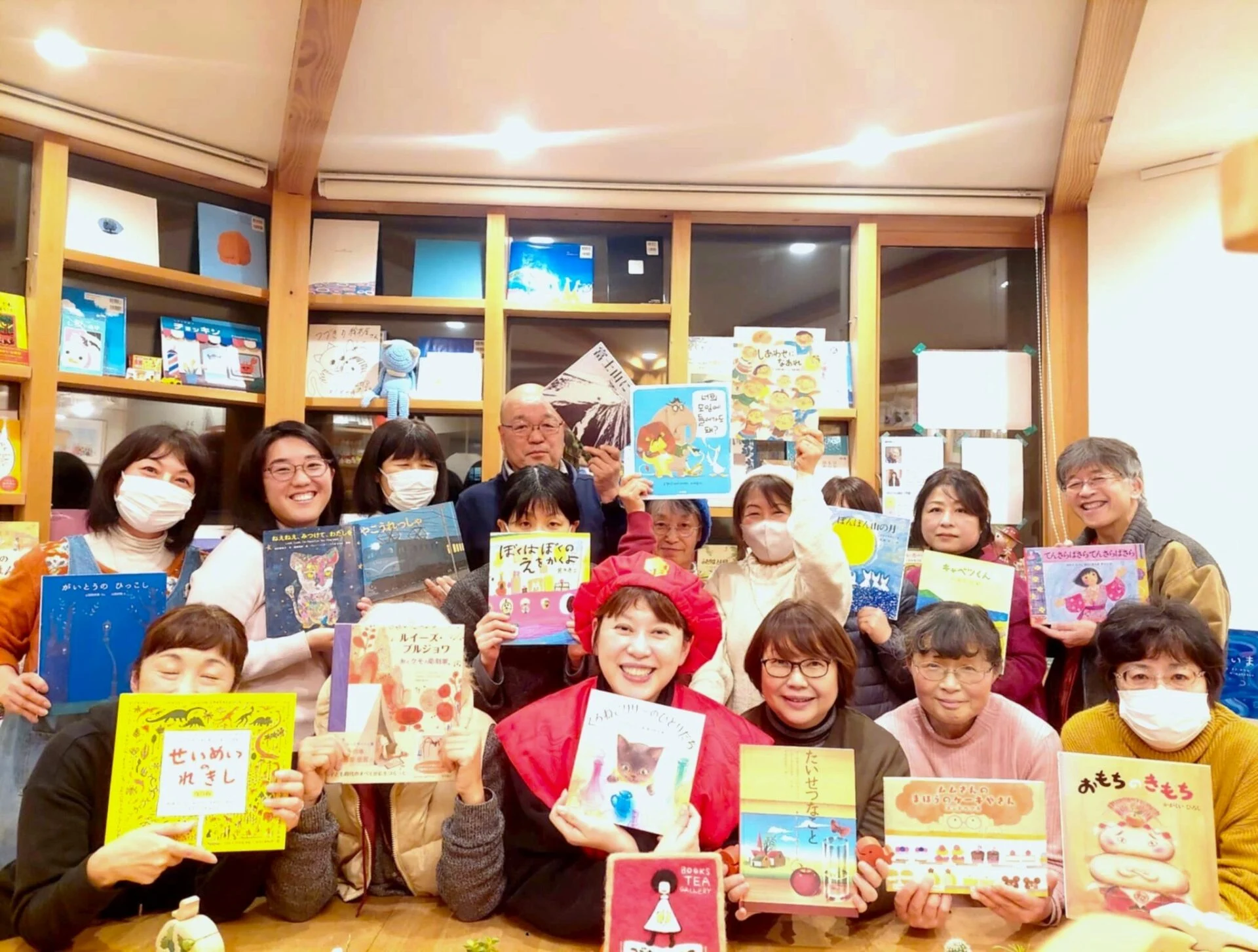 第71回えほん夜会 年初めスペシャル ～ひたすら絵本を楽しもう～（2025年1月14日開催）～ 絵本好きな大人が集い語り合えるイベント