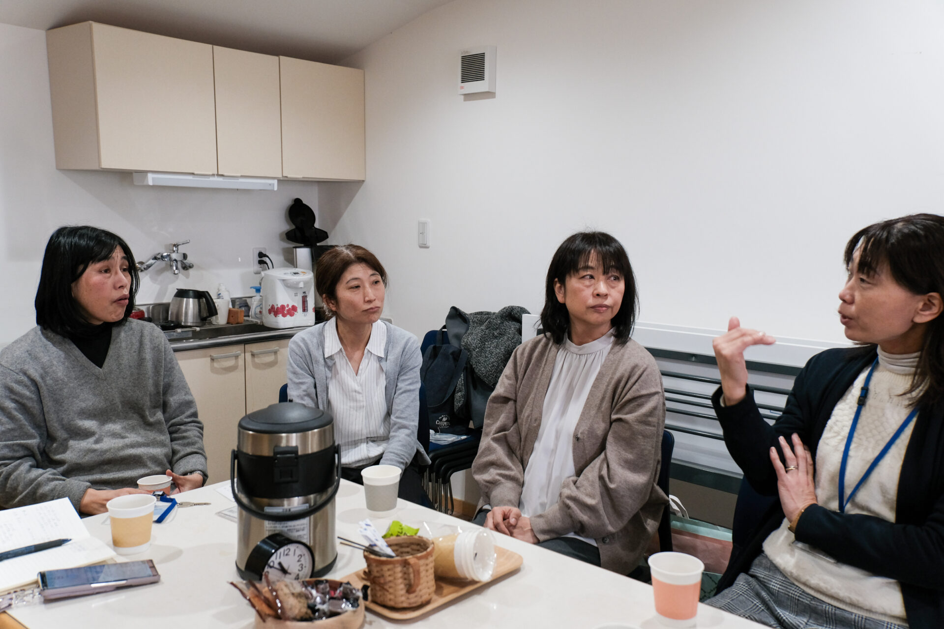 左から 柏谷恭子先生、山口結美子先生、諏訪真由美先生、中村美華教頭先生