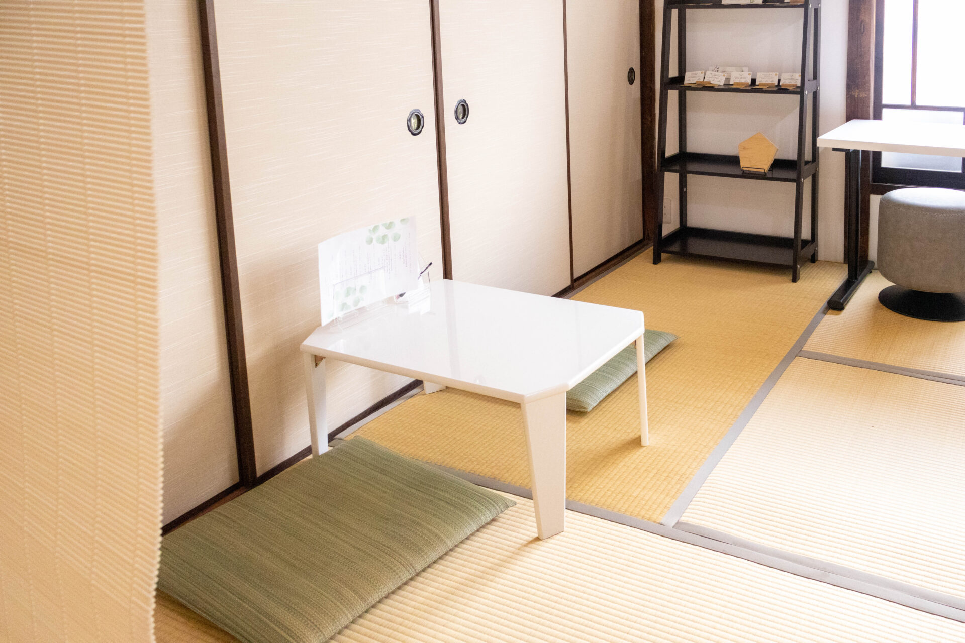 座敷の卓