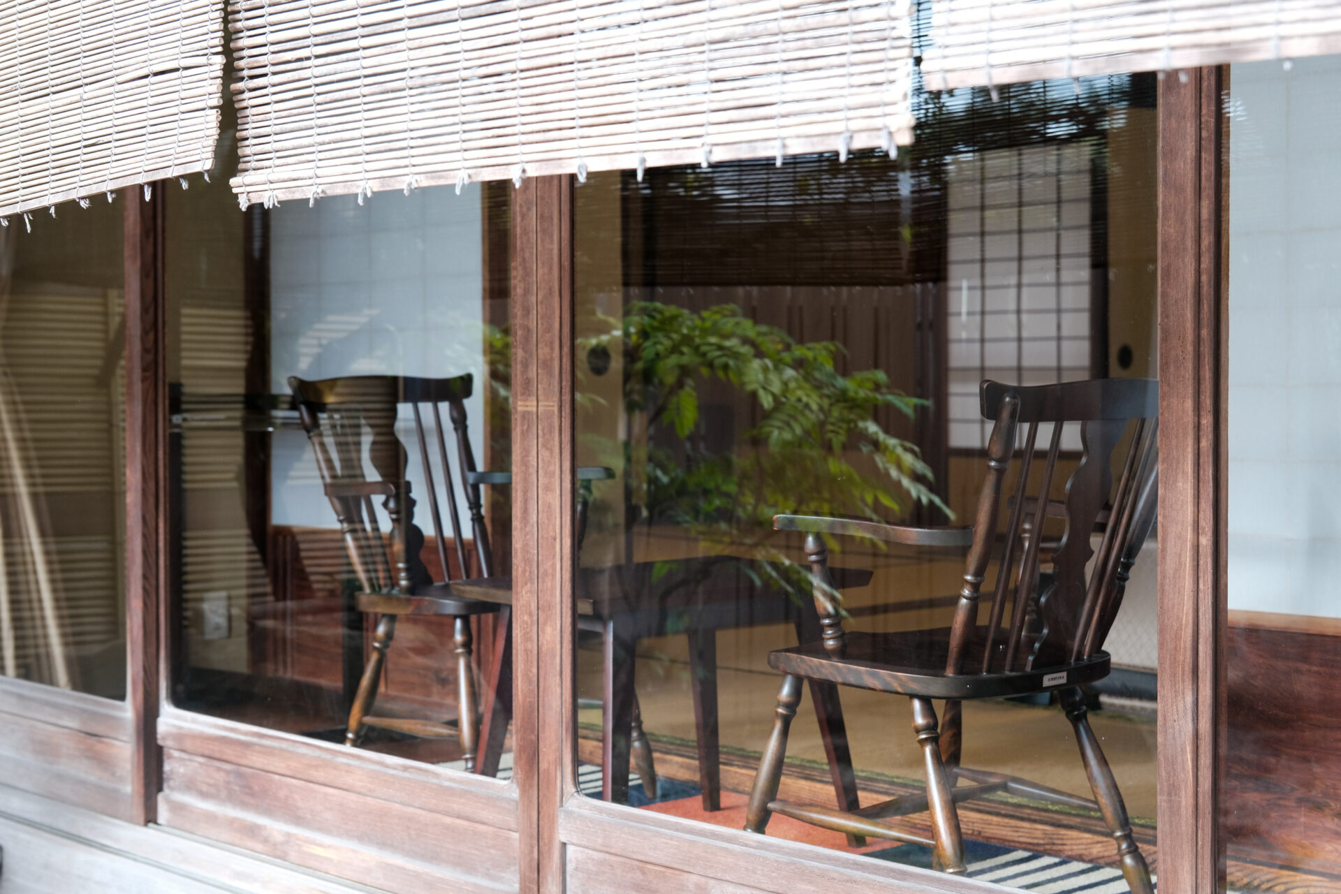 中庭から望む客室