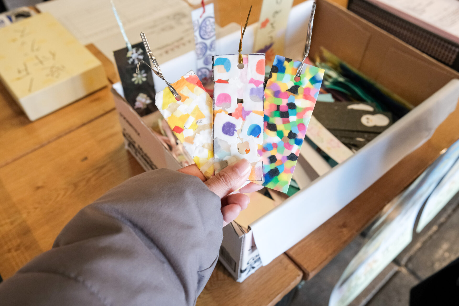 ペットボトルなどを圧縮して作られたお土産
