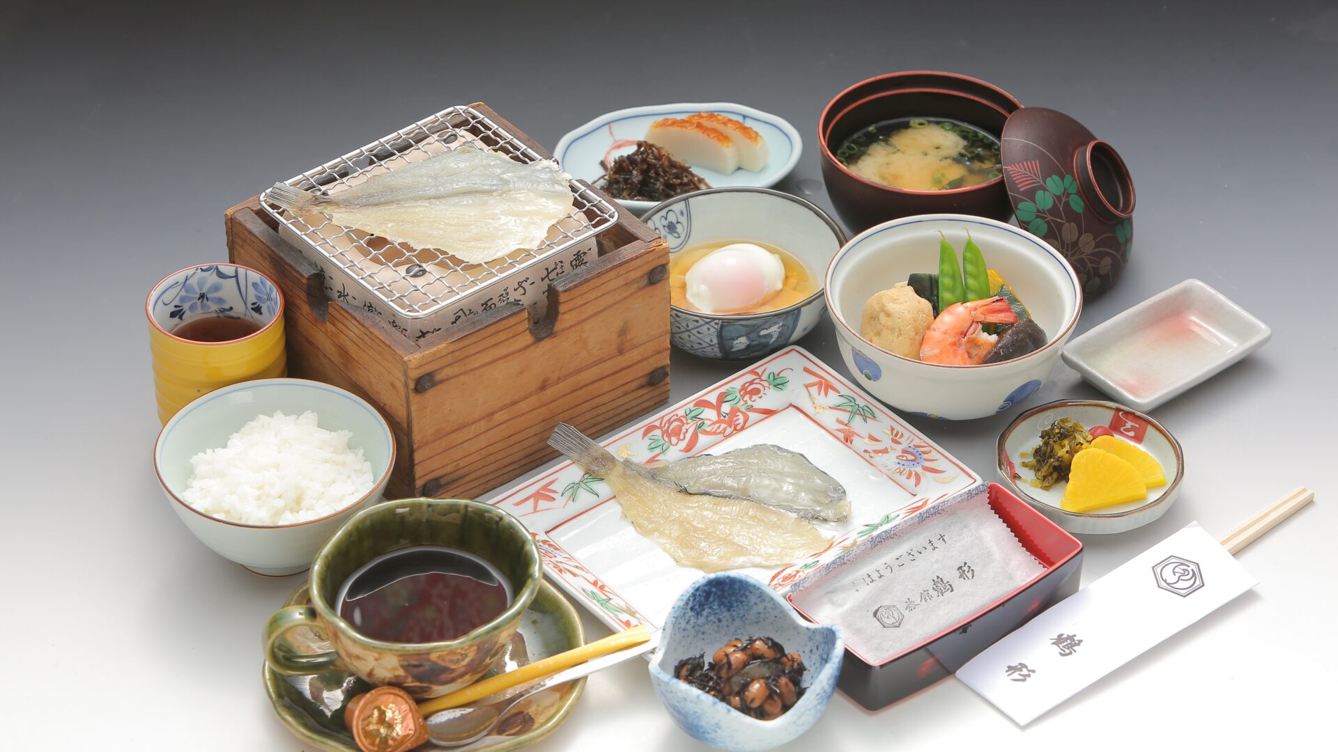 朝食（写真提供：料理旅館鶴形）