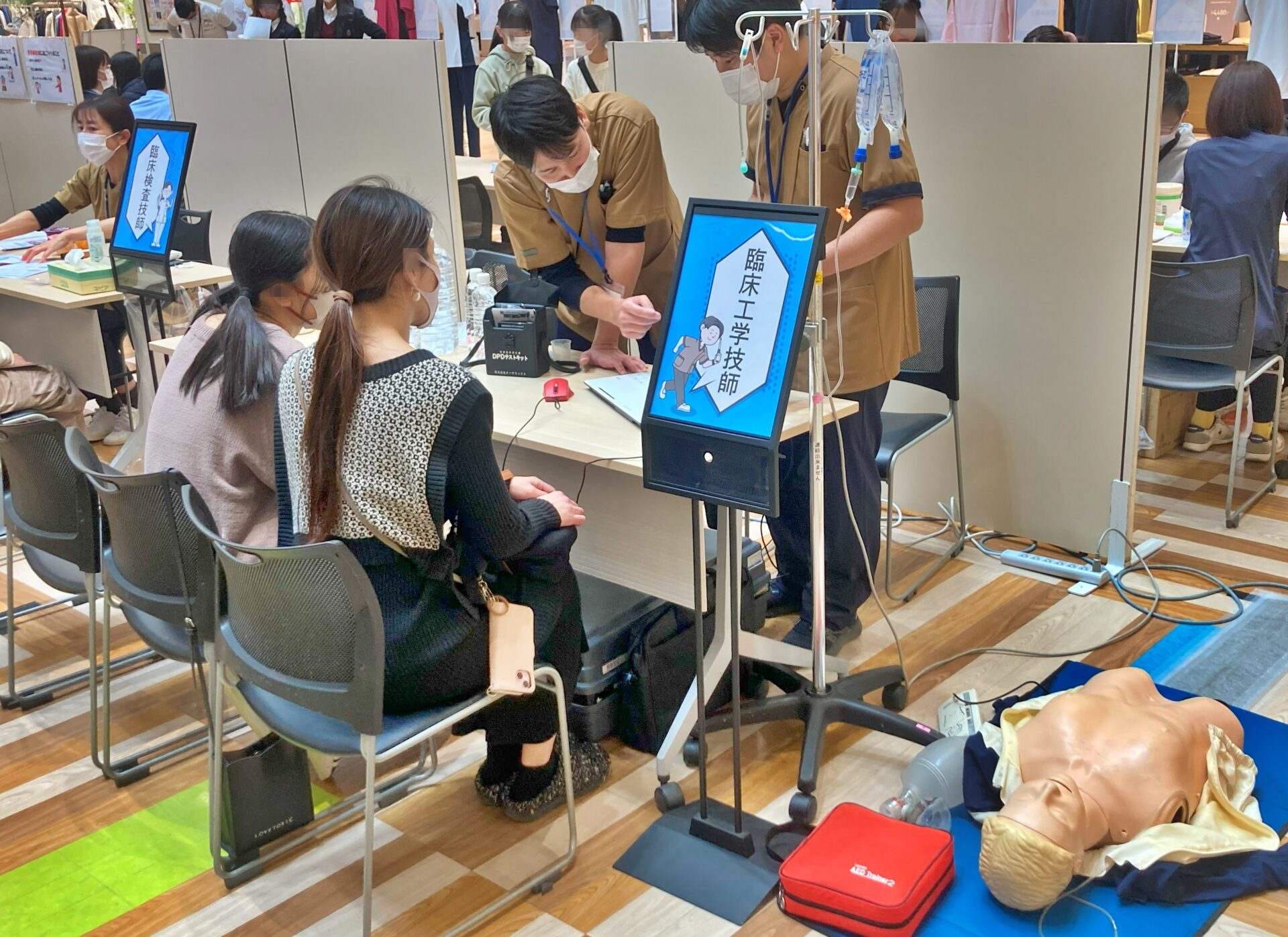 臨床工学技士ブースとAED