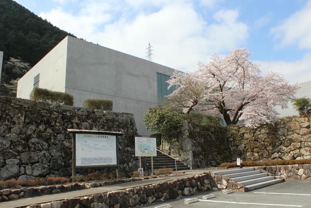 高梁市成羽美術館の石垣　写真提供：高梁市成羽美術館