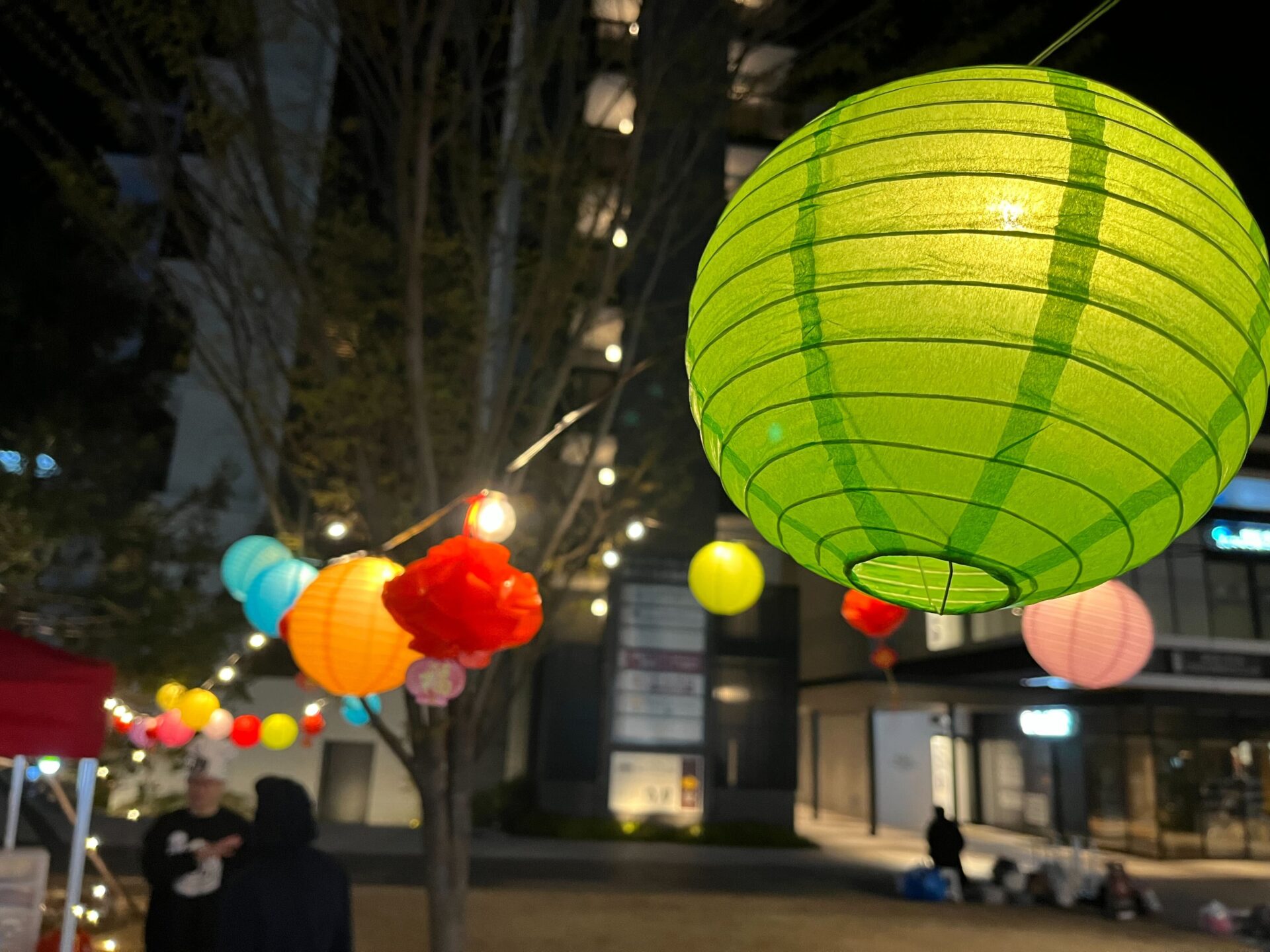 夜の会場のようす