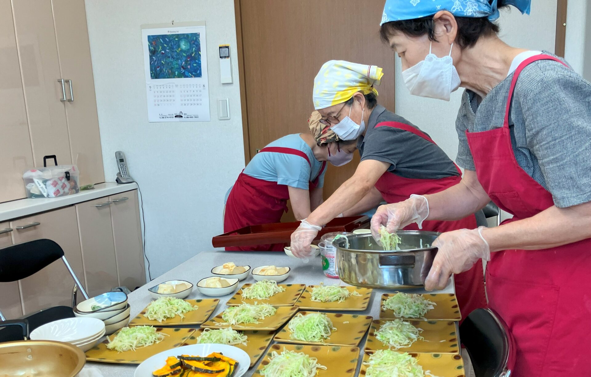 できたてを食べてもらえるように もりつけは直前に 画像提供:ブーケの会