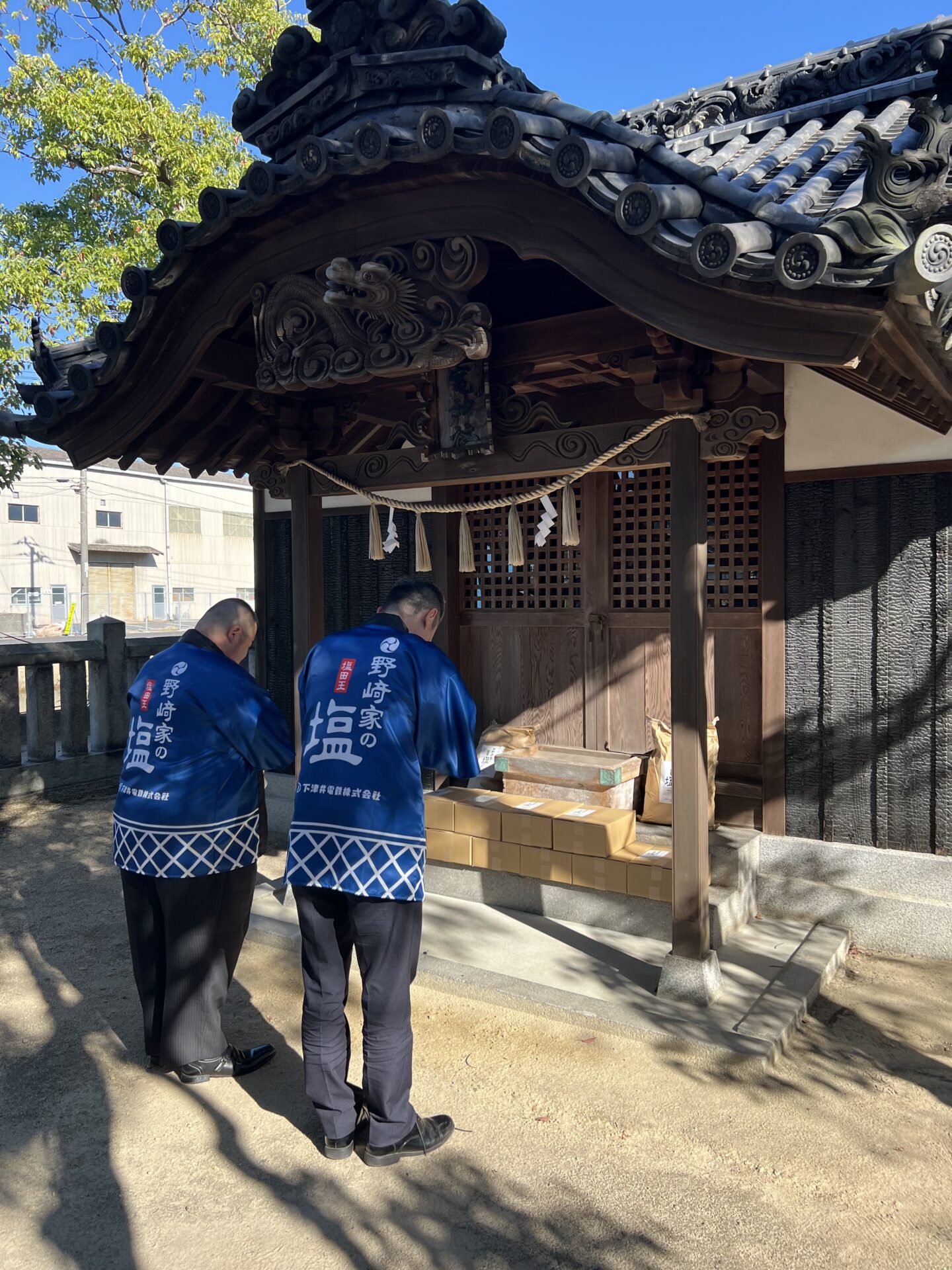 塩竈神社にて祈念のようす　写真提供：下津井電鉄