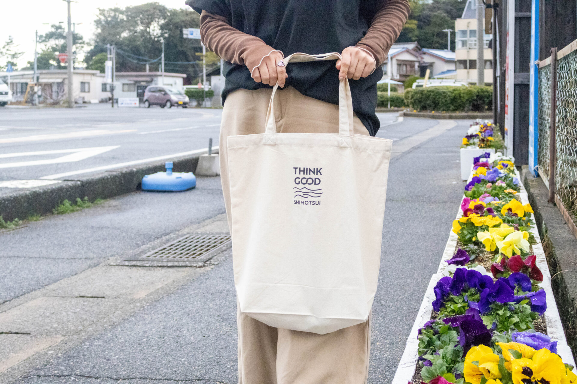 「THINK GOOD SHIMOTSUI」のトートバッグ