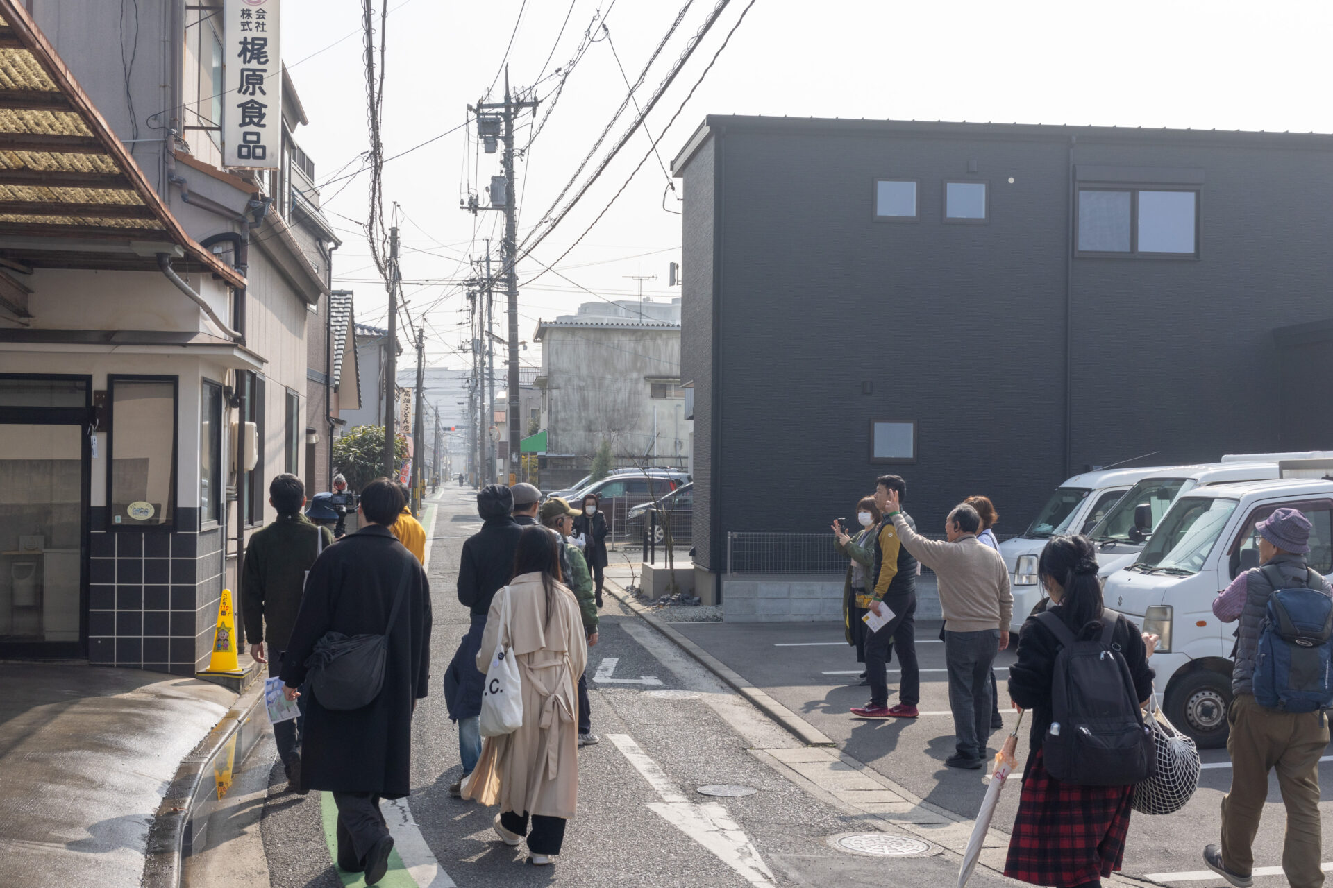 倉敷駅付近にまっすぐ伸びる浜道を歩いて帰る