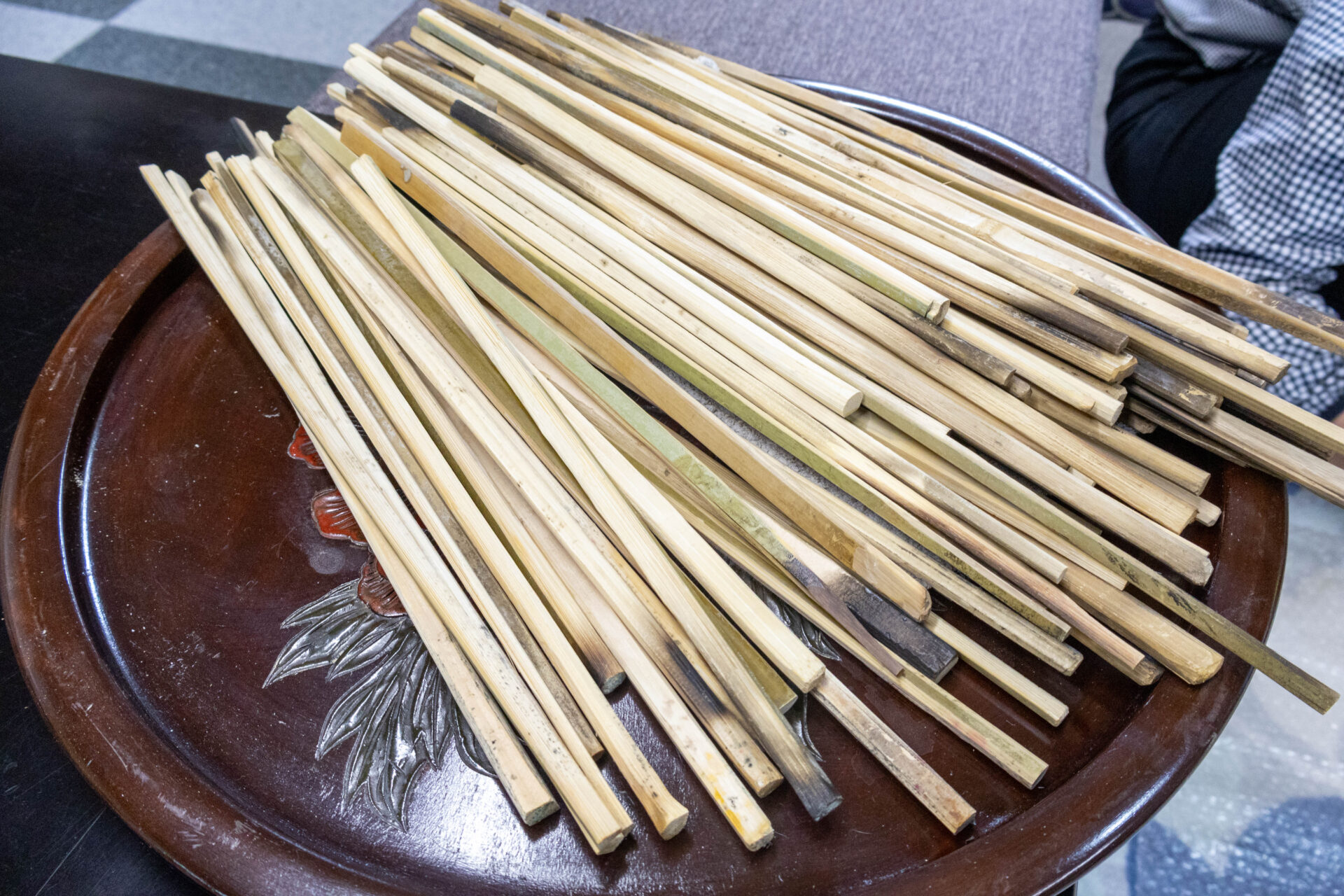 削って作った竹串は、マルシェを出店する際にわたあめの棒として使用