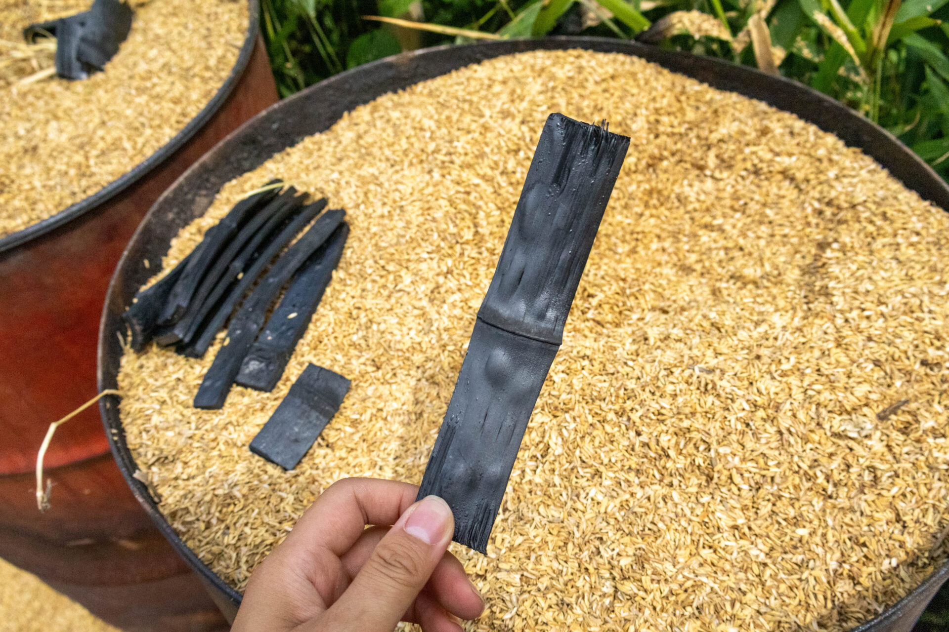 こもれびの里で作られる竹炭