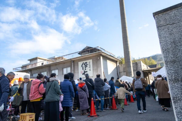 伊七 新酒まつり（2025年2月9日開催）～ しぼりたての新酒で乾杯！寒さを吹き飛ばすような熱気につつまれた一日