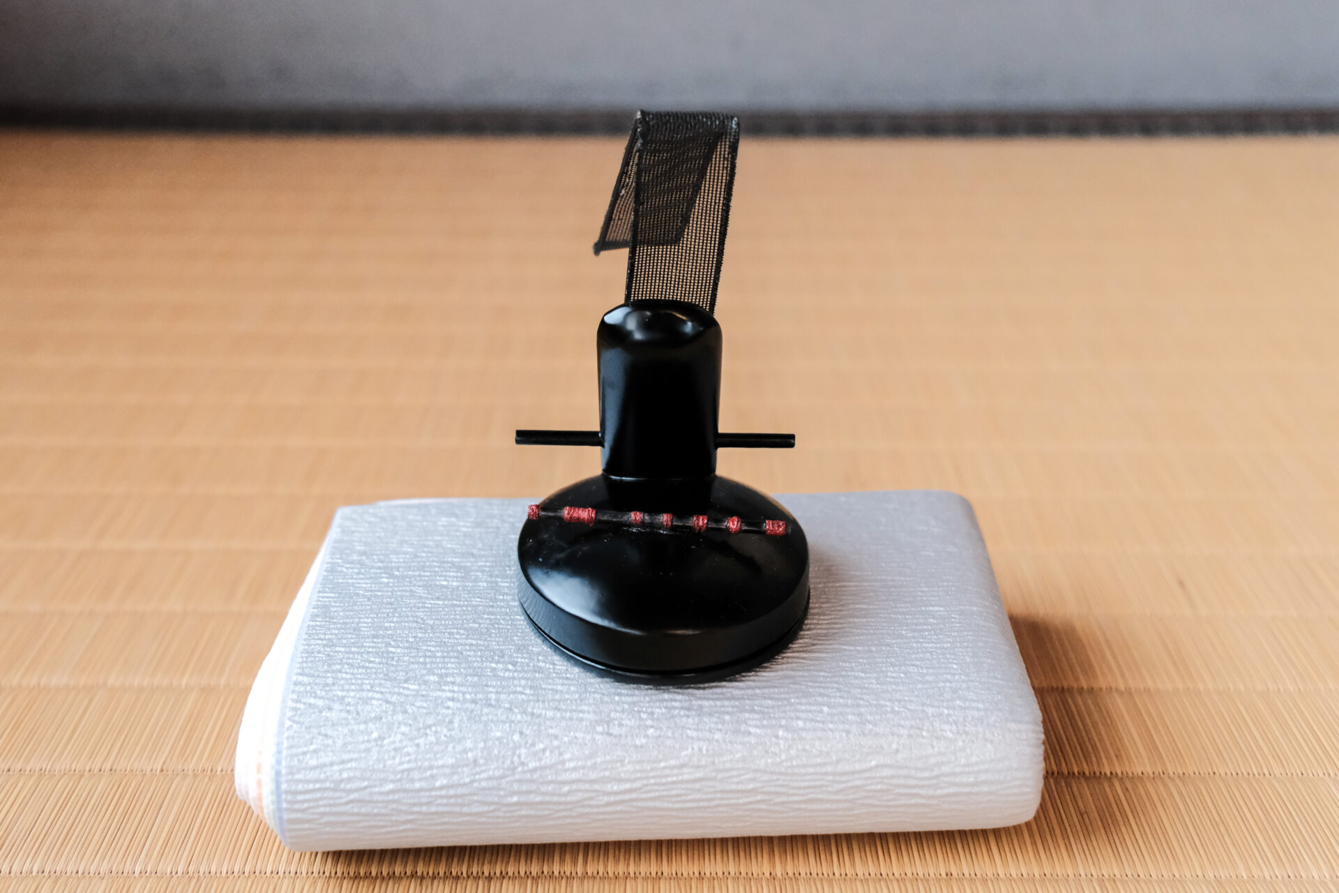 烏帽子(えぼし)の香合が、ひな祭りらしい