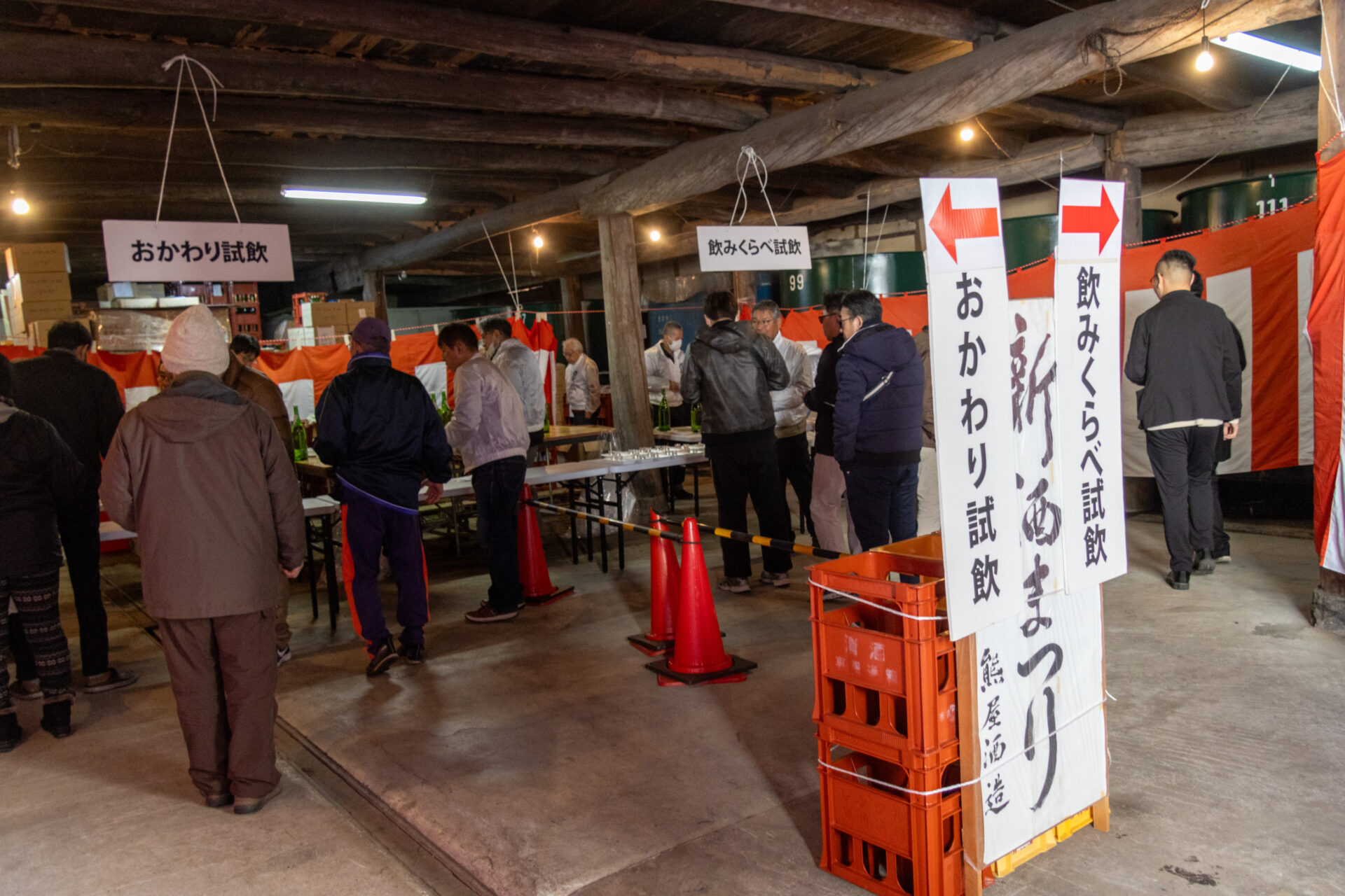 蔵の中に設けられた試飲コーナー