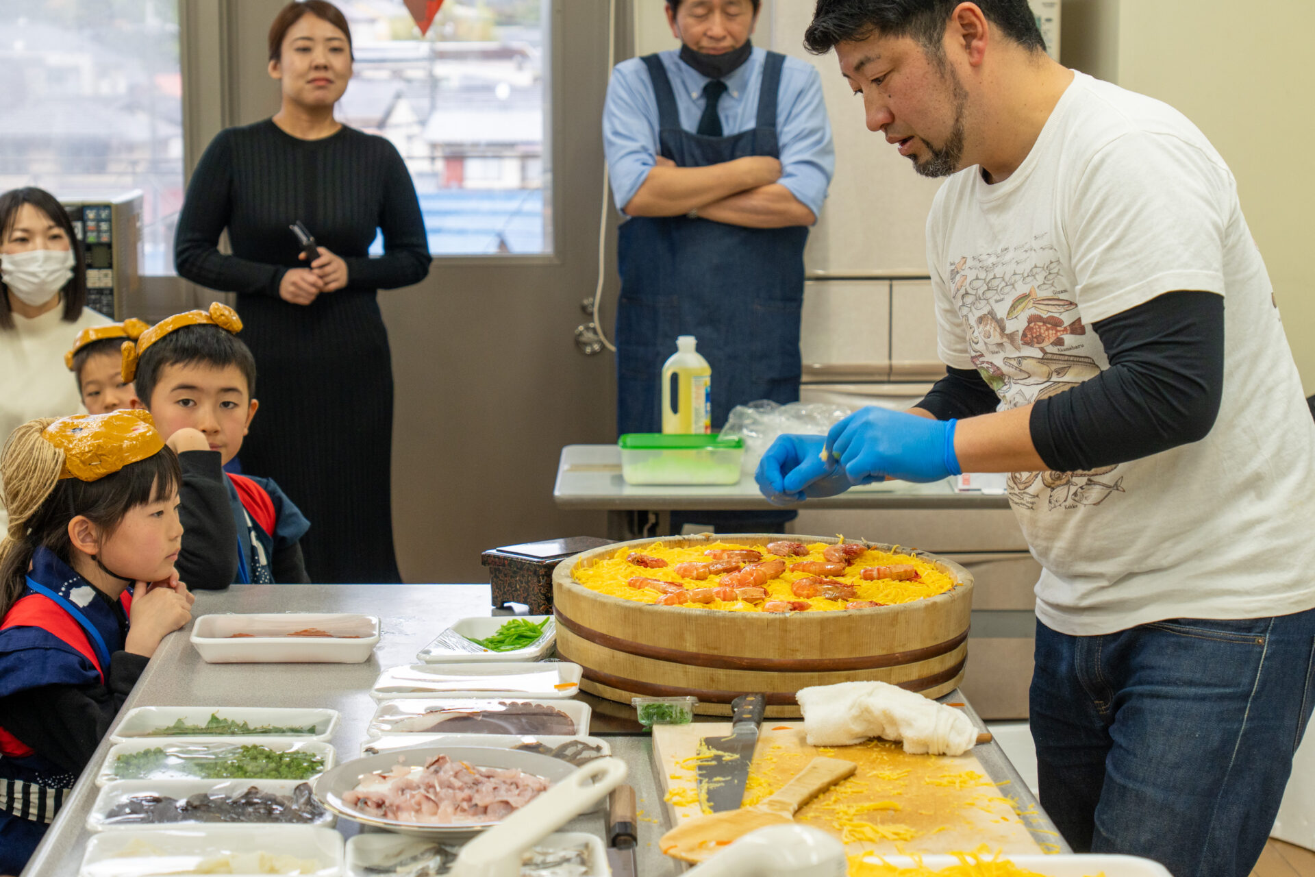 赤足エビなどの具材を載せ
※当日は「ガラエビ」が手に入らなかったため