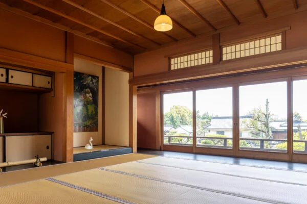 【5/11(日)まで】令和7年春の有隣荘特別公開「有隣荘へようこそ！現代アートでおもてなし」〜 壁・天井・畳・雨どいなど修繕後初の一般公開