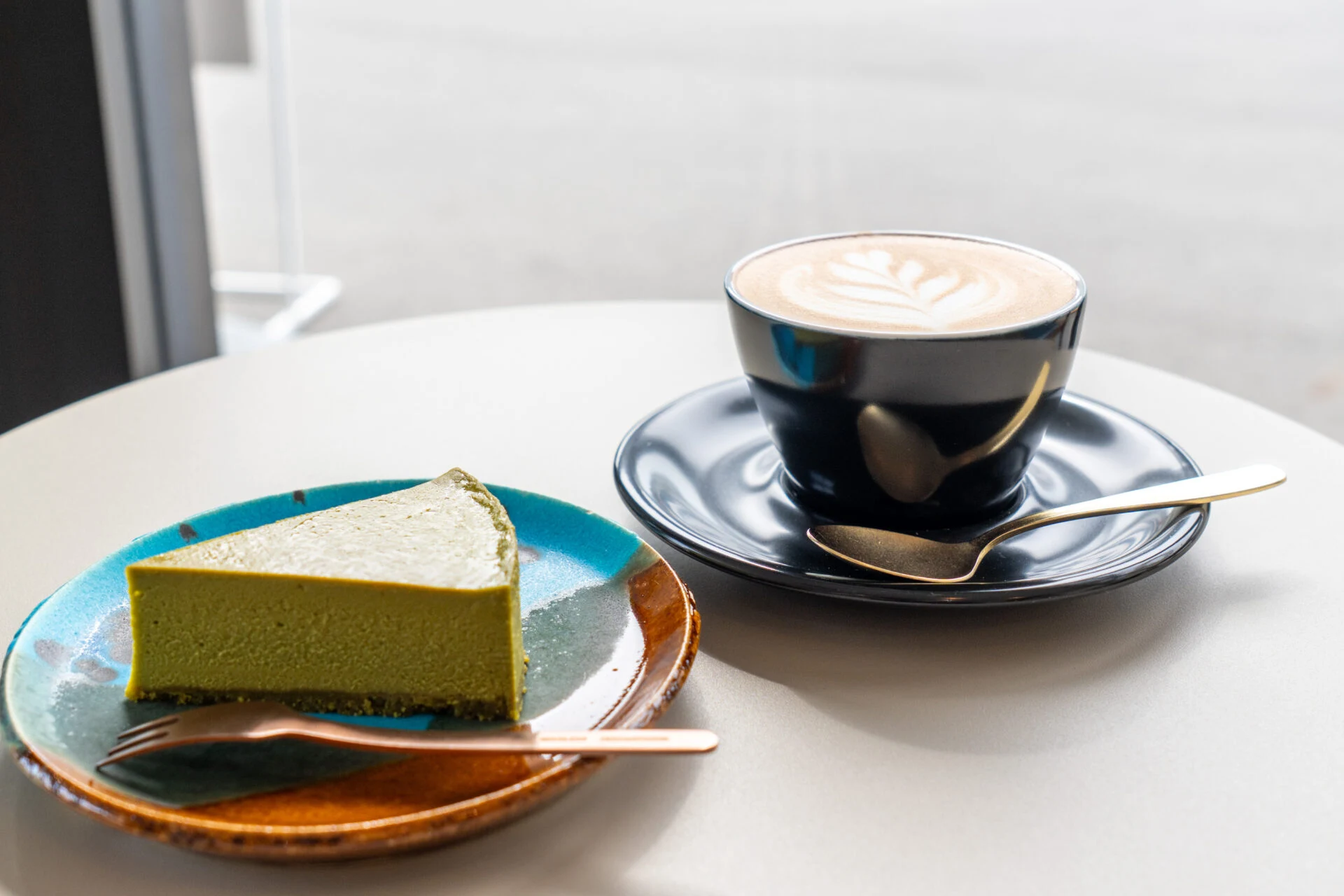 カフェラテとチーズケーキ