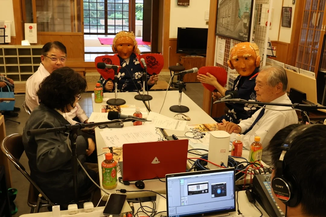 ラジオ出演する素隠居 画像提供:倉敷素隠居保存会