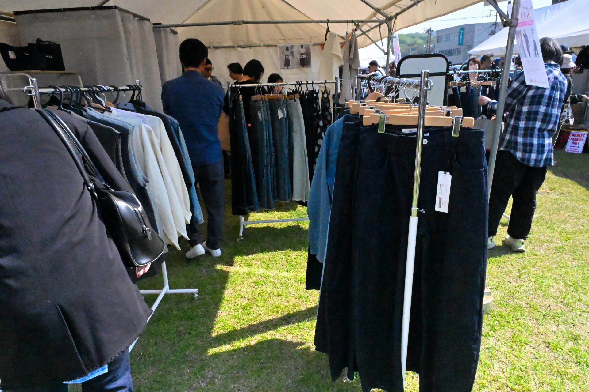 THE DENiM 2025ショッピングブースのようす
