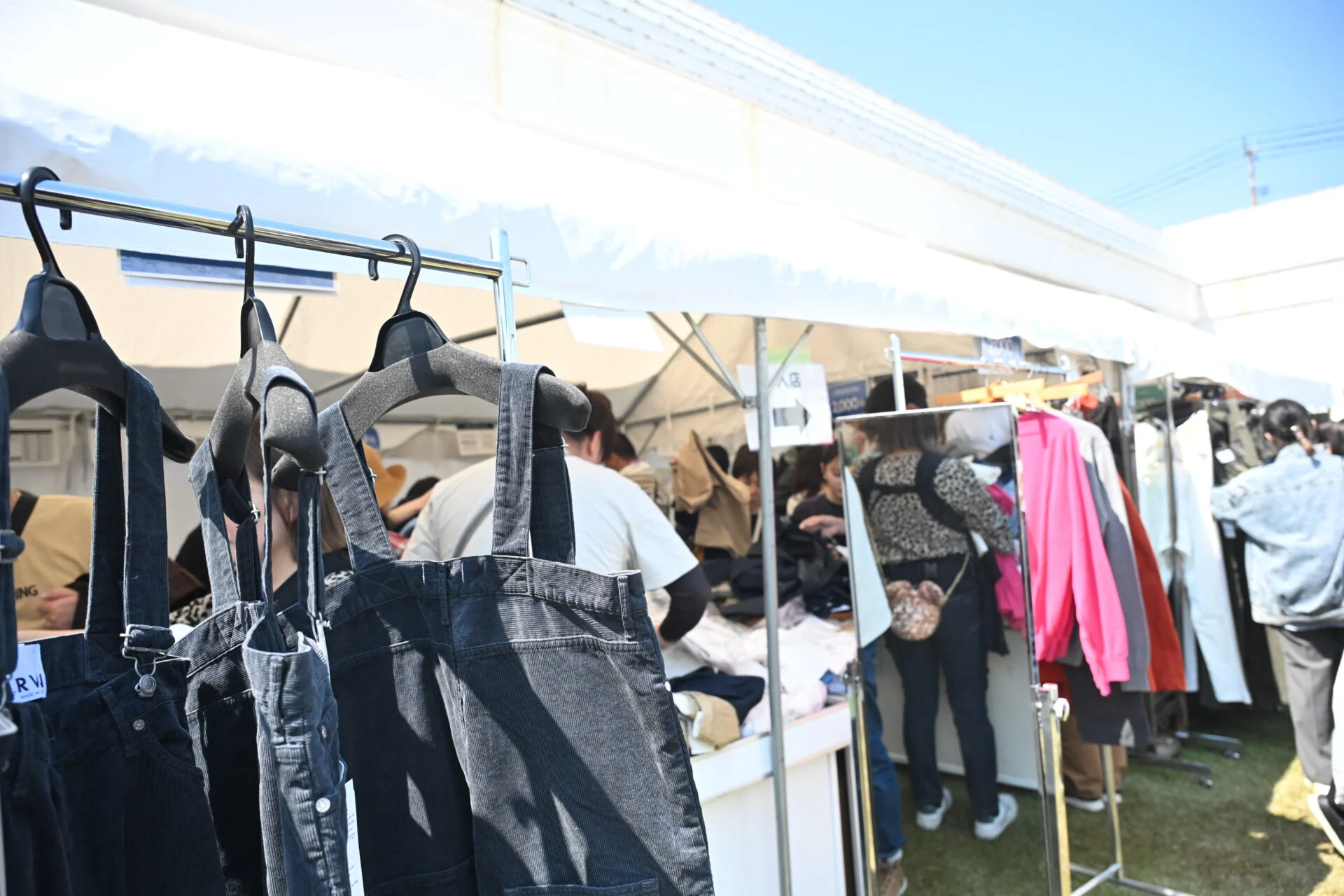 THE DENiM 2025ショッピングブースのようす