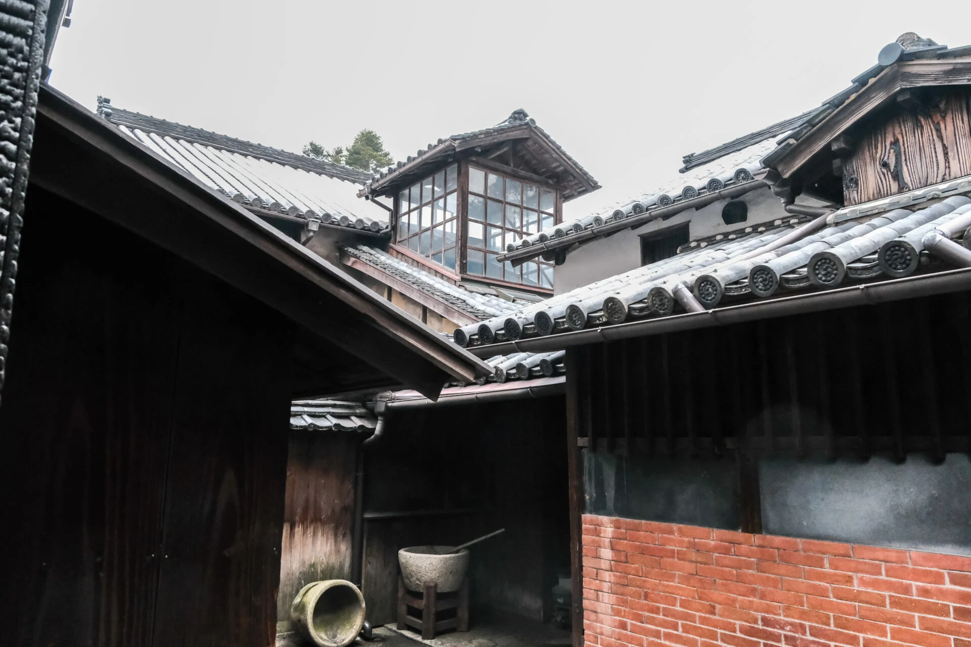 台所の明かり採り(屋根中央のガラス部分)