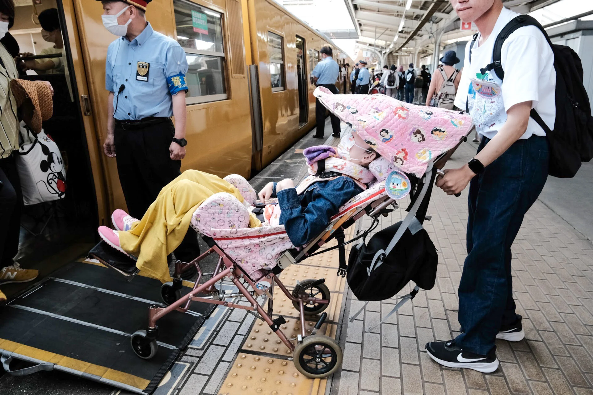 車椅子介助のようす