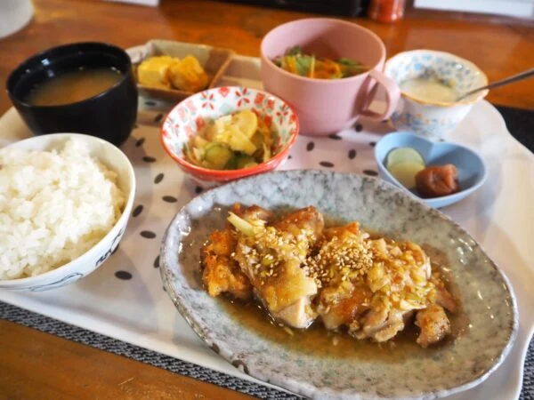 Kitchen Ashiato ～ ワンちゃん連れOK！愛犬家が営む家庭の味を楽しめるランチ&居酒屋