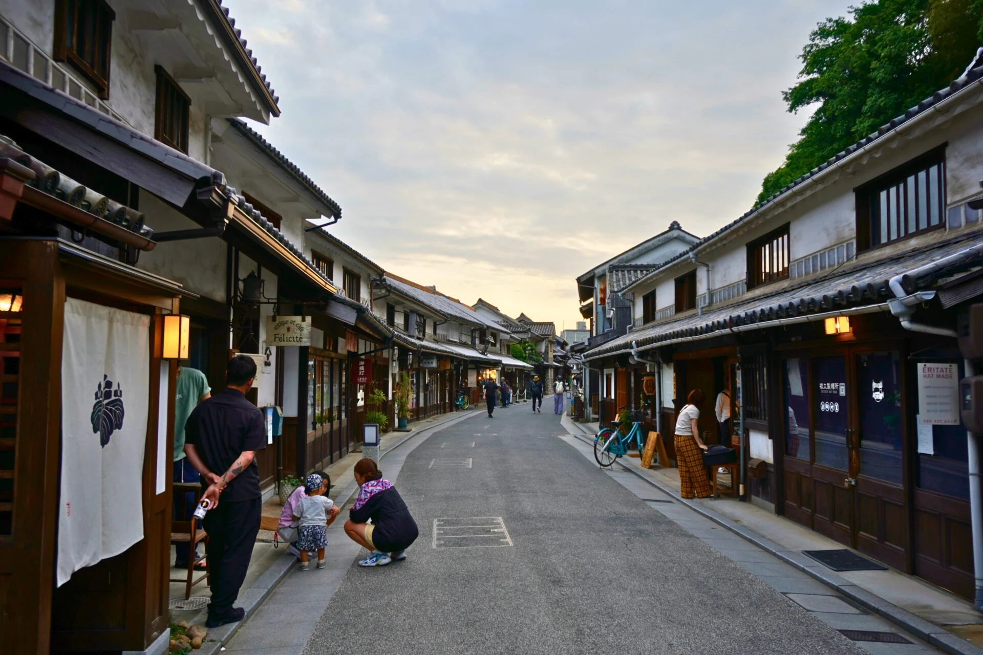 夕暮れの本町通り