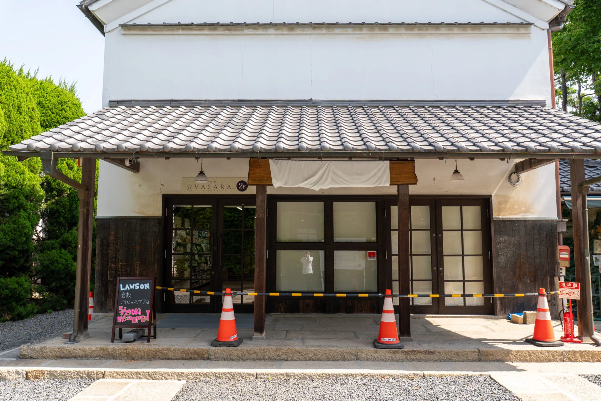 オープン前の店舗外観