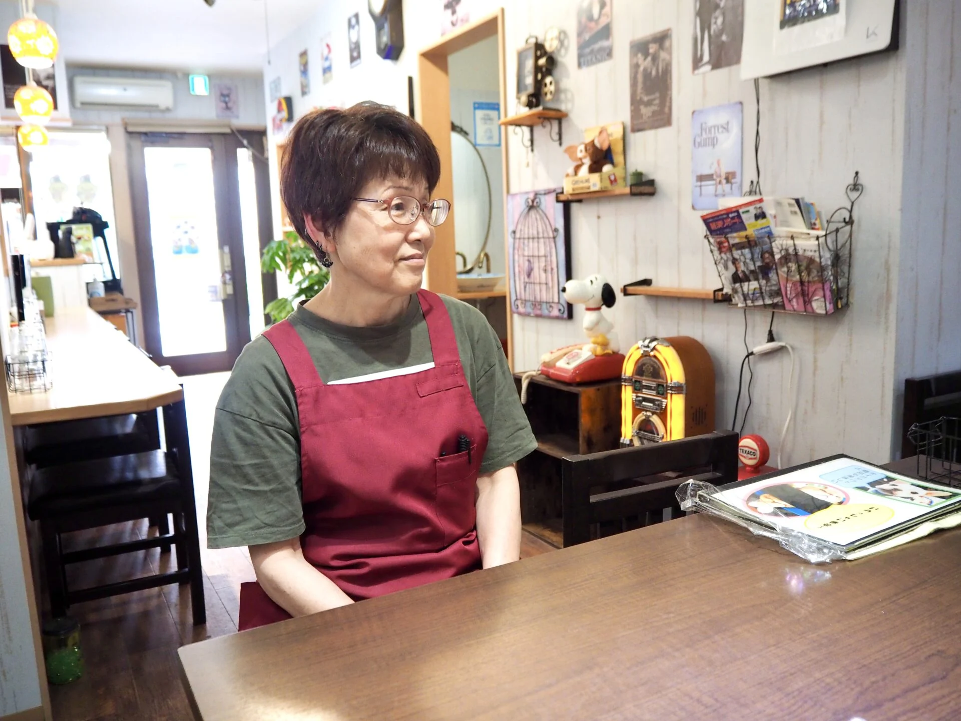 インタビューを受ける今井さん