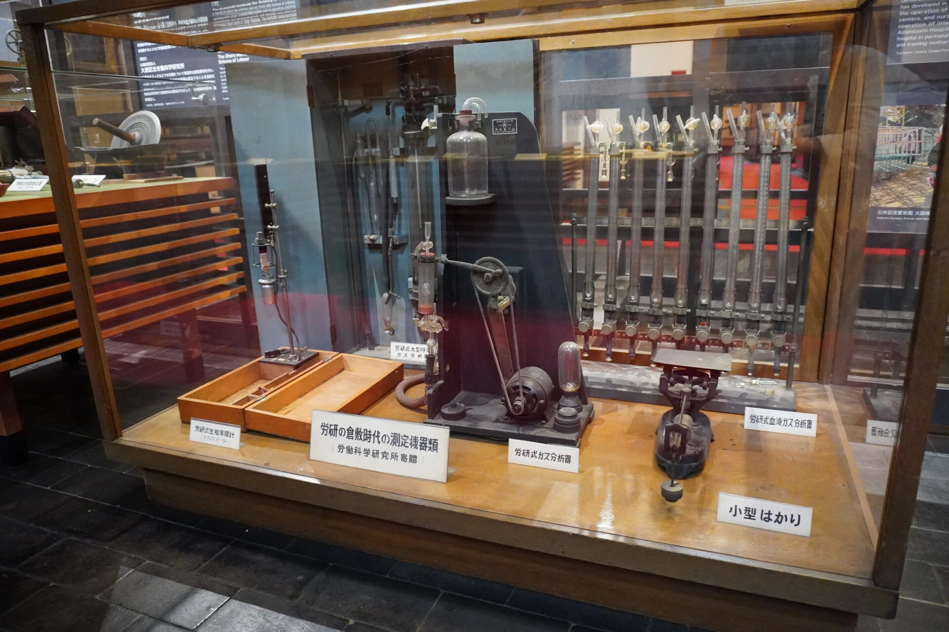 紡績工場内の空気の汚れなどを監視するための空気分析機など