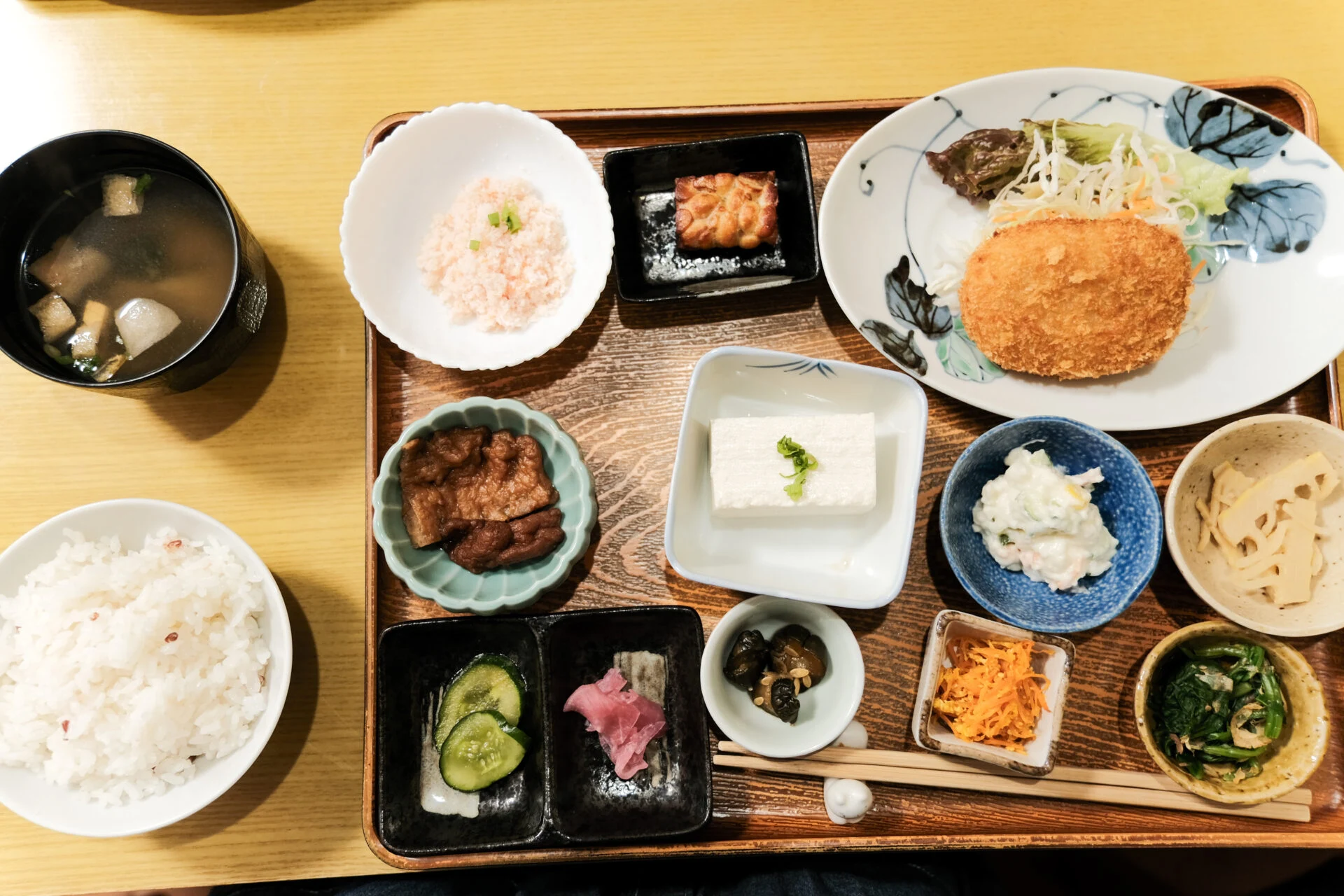 テンペコロッケの定食