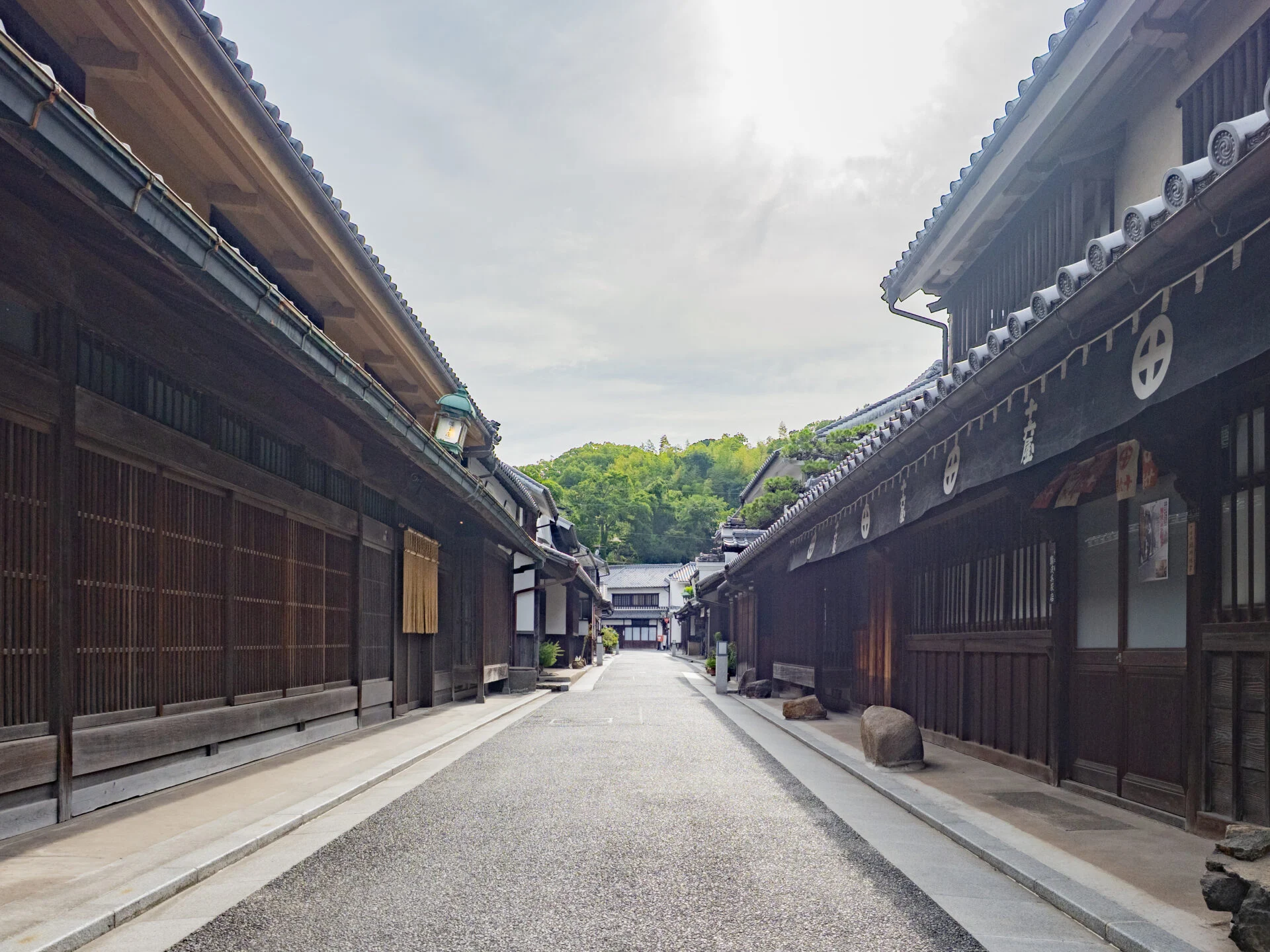倉敷川畔の町並み：東町通り