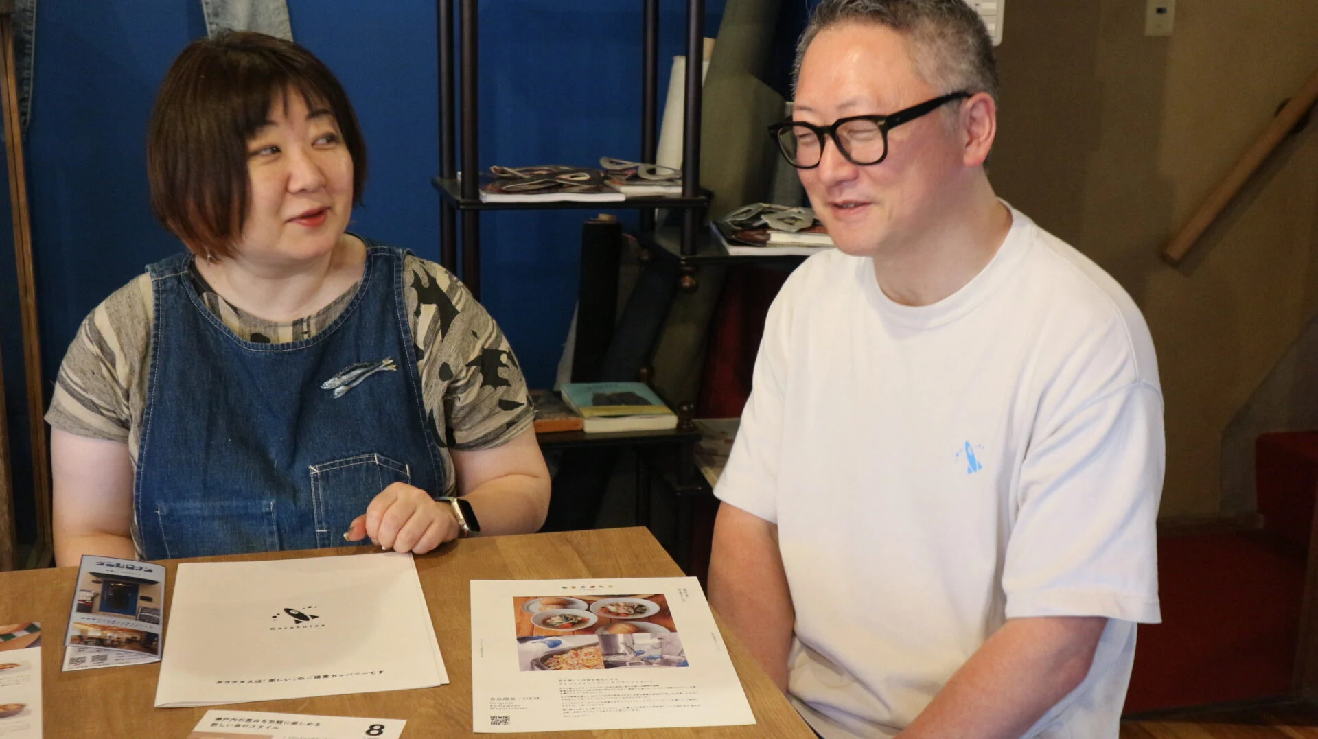 デニムロッジ＆ネストについて話す中埜さん
