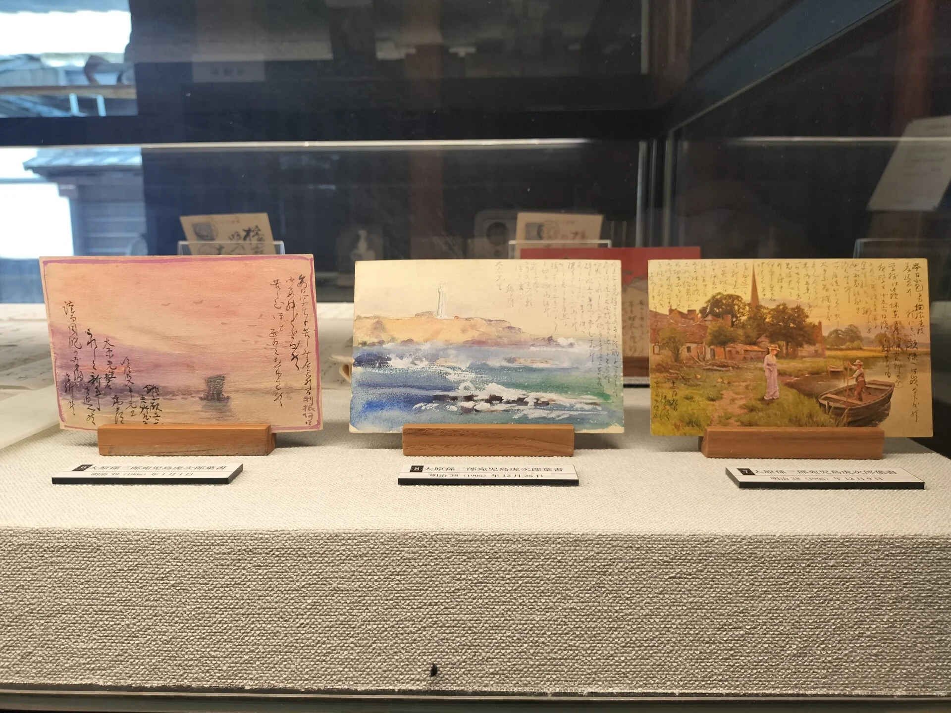 中倉(二):左から
児島虎次郎 絵葉書(歌を書き添えたもの)
児島虎次郎 絵葉書(灯台の見える海景)
児島虎次郎 絵葉書(ヨーロッパの田園風景)