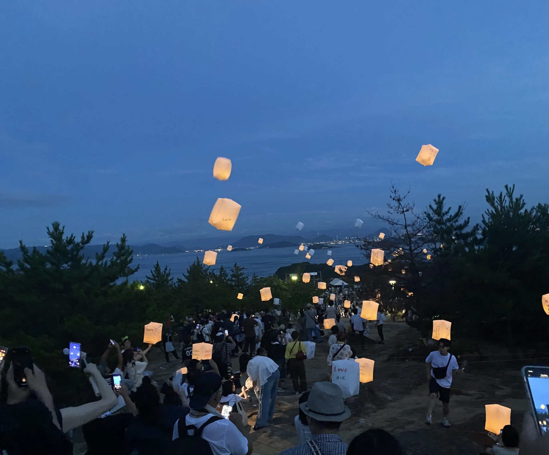撮影する人たち